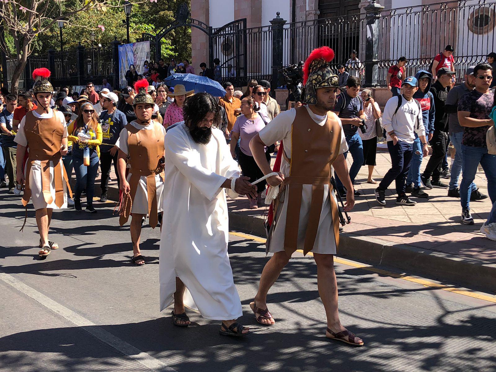 $!Reviven la Pasión, Muerte y Resurrección de Cristo en la Catedral de Culiacán