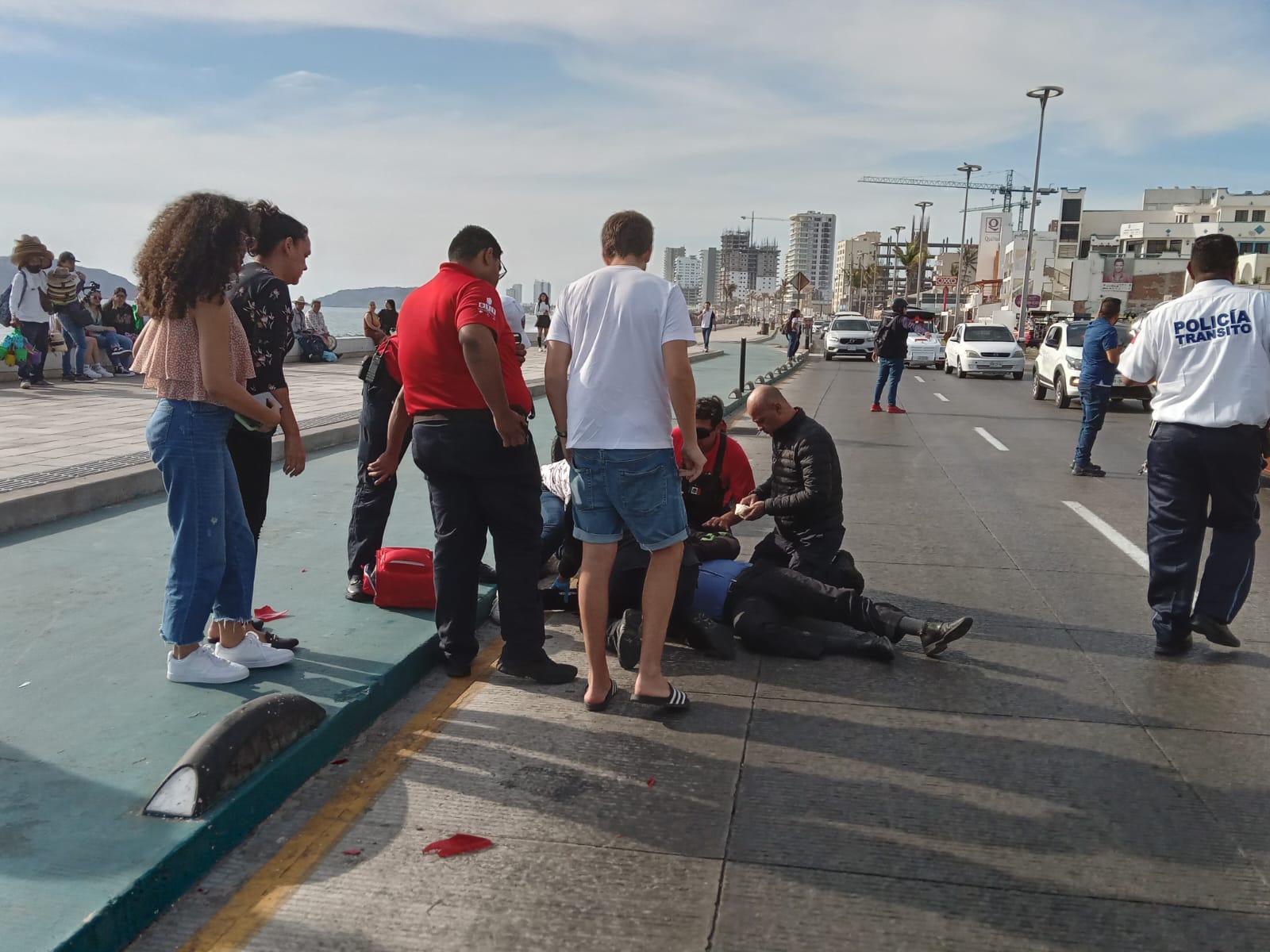 $!Resulta lesionado motociclista en choque en la Avenida del Mar