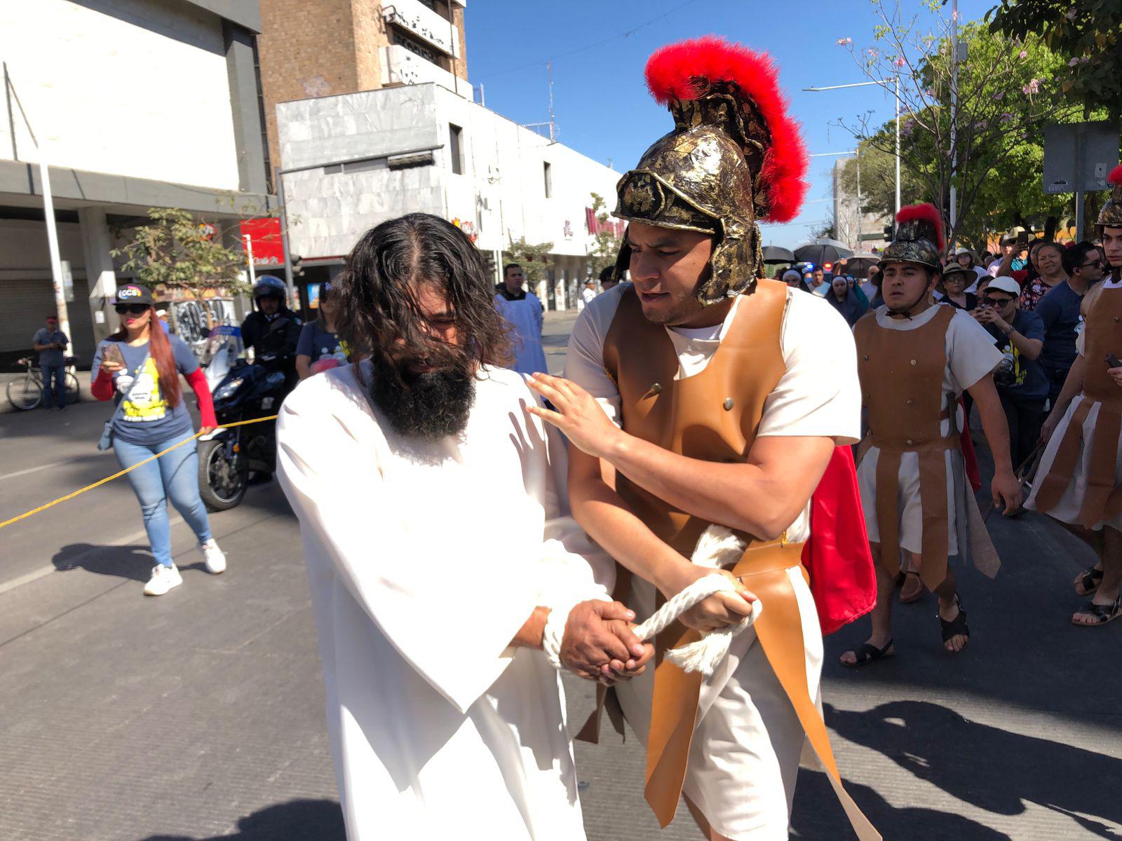 $!Reviven la Pasión, Muerte y Resurrección de Cristo en la Catedral de Culiacán