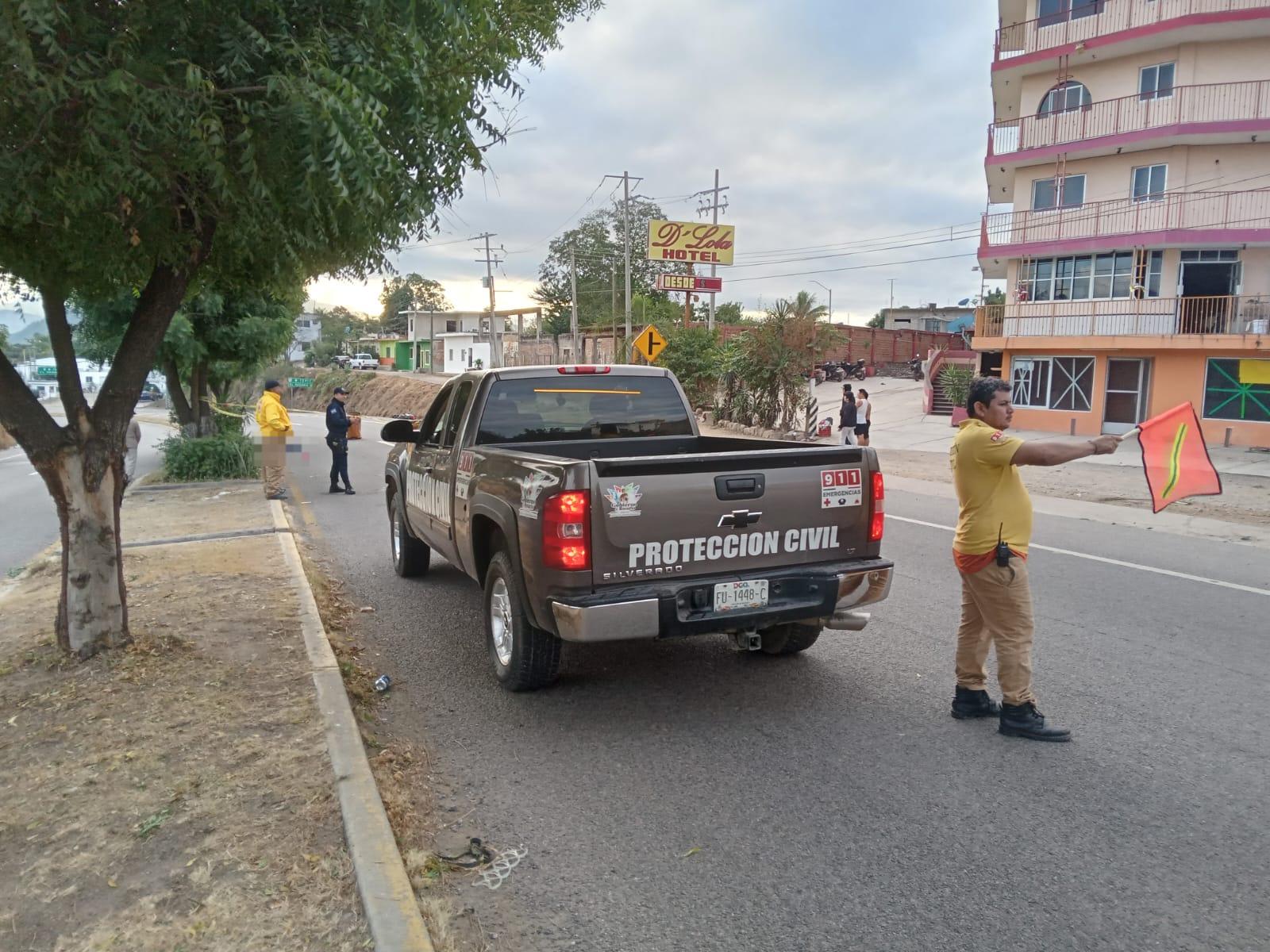 $!Motociclista muere tras ser embestido por vehículo en Rosario