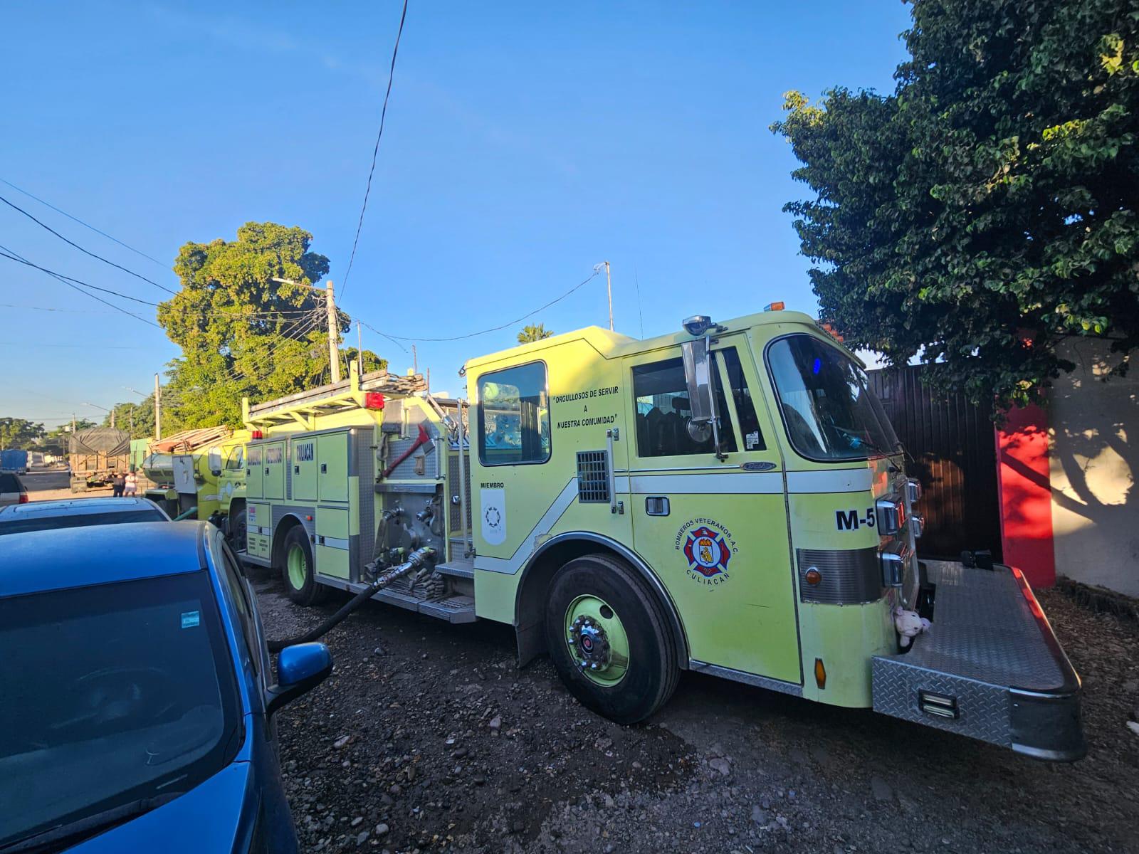 $!Incendian almacén de vehículos en la colonia Miguel de la Madrid, en Culiacán