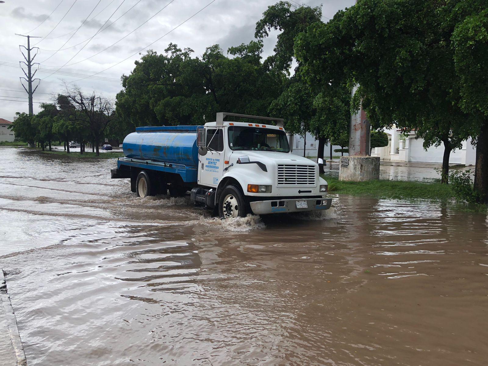 $!Desquicia a Culiacán lluvia intensa de cinco horas