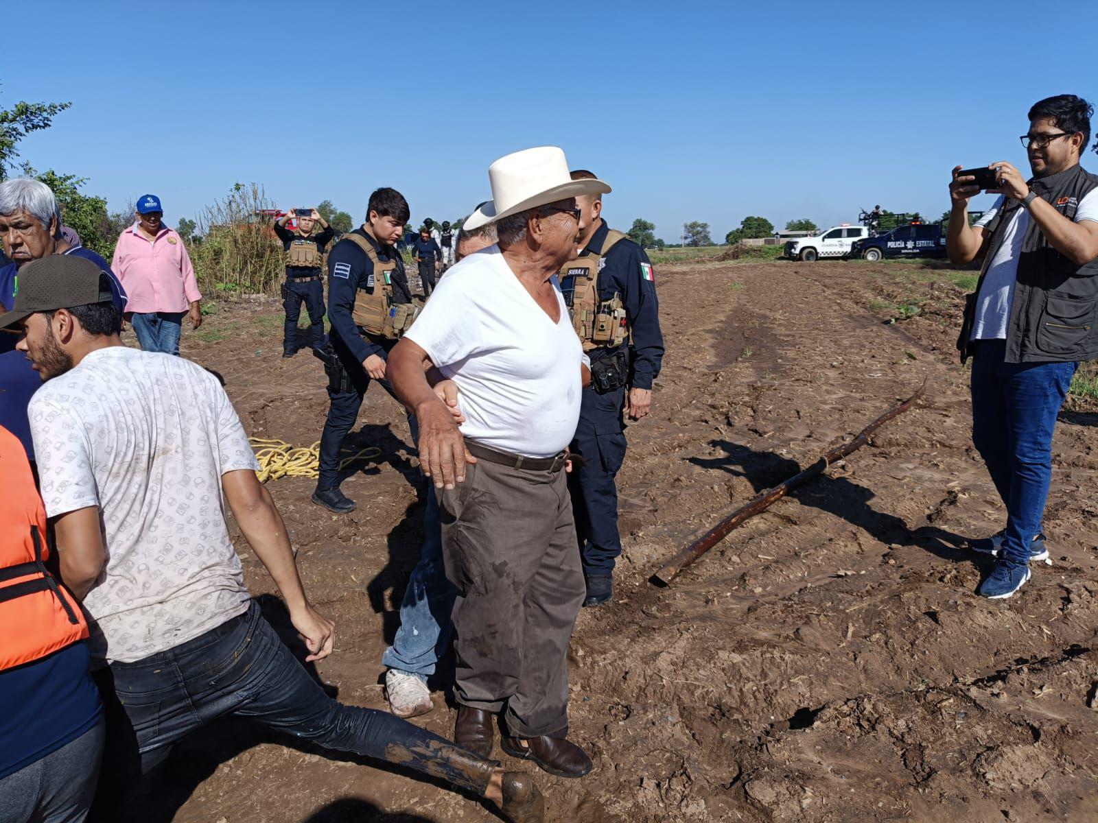 $!Evacuan a más de 100 personas en Guasave por desbordamiento del río Sinaloa