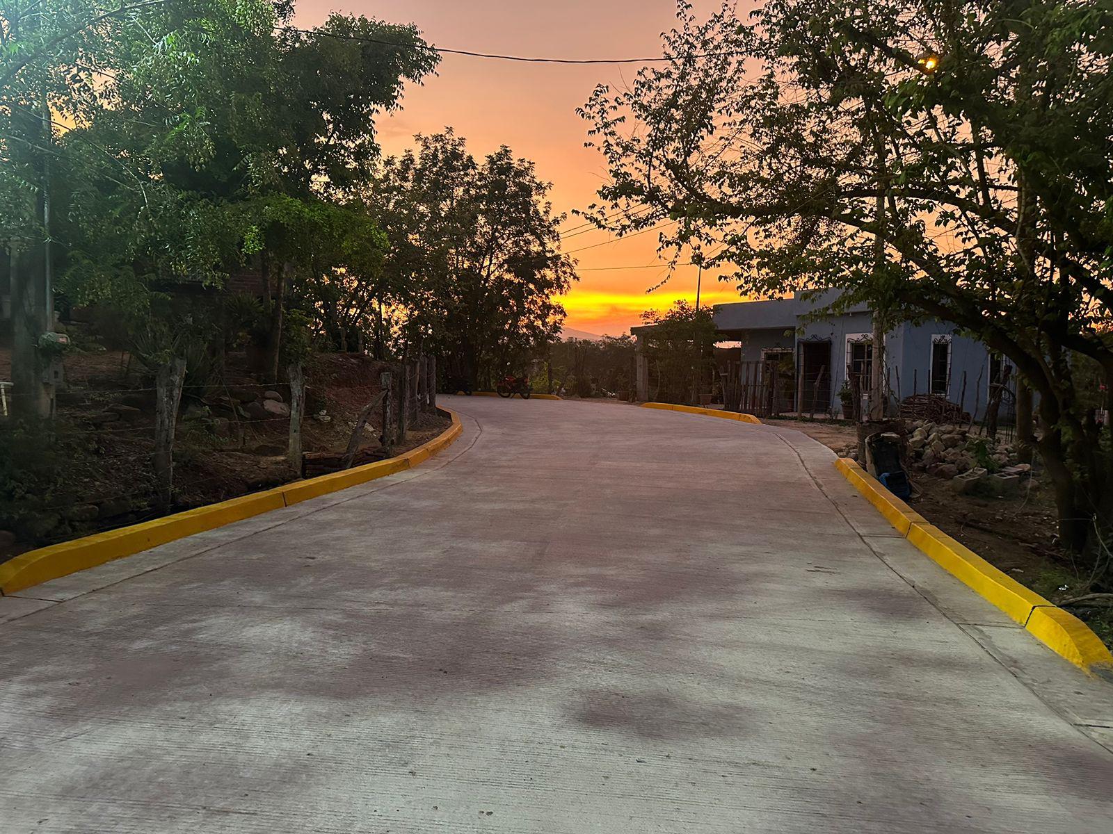 $!Inauguran pavimentación de calle en la colonia Emiliano Zapata, en Concordia