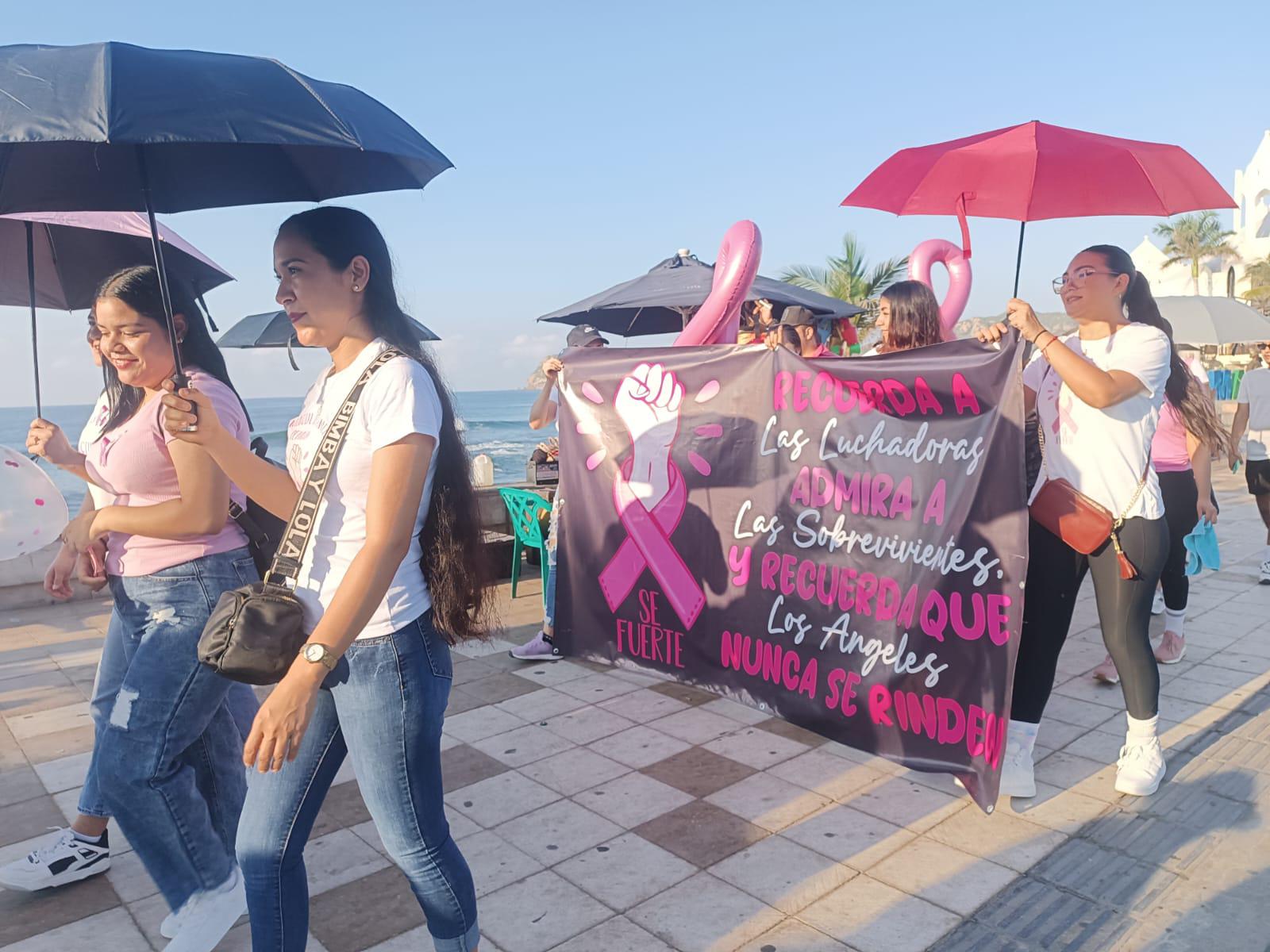 $!Personal del ISSSTE Mazatlán celebra Caminata en pro de la prevención del cáncer de mama