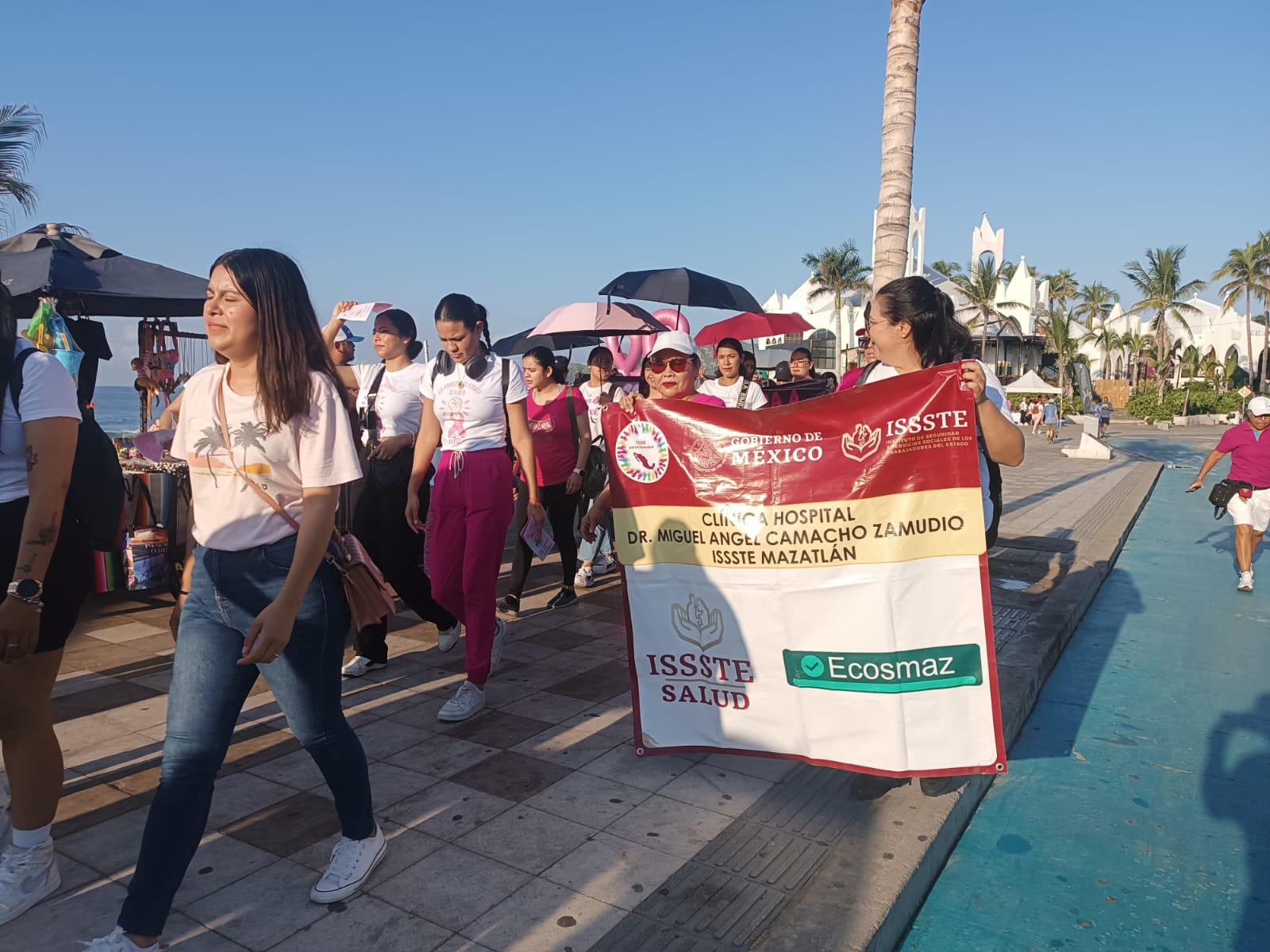 $!Personal del ISSSTE Mazatlán celebra Caminata en pro de la prevención del cáncer de mama