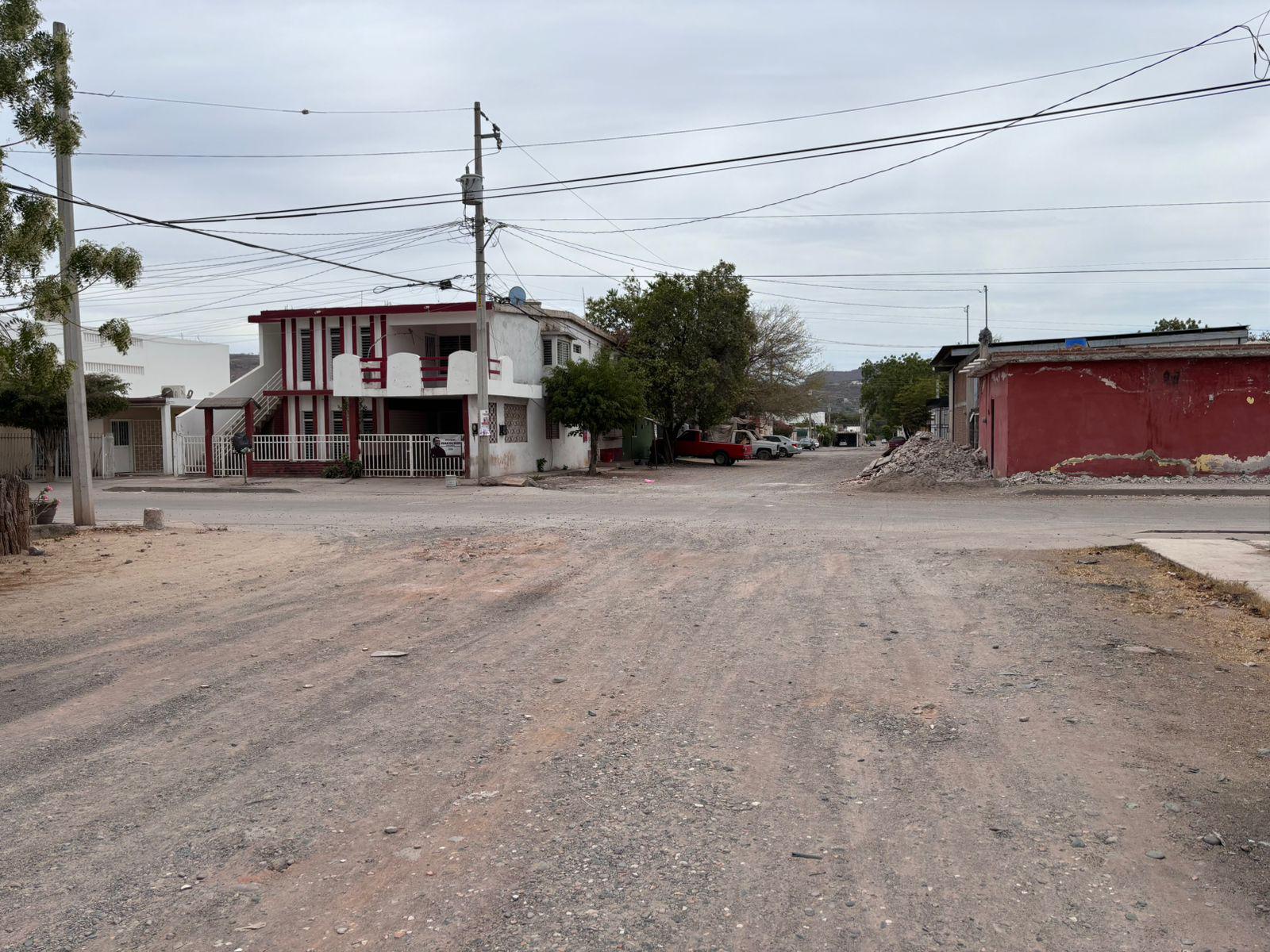 $!Vecinos de la colonia 21 de Marzo, en Culiacán, piden pavimentación de cuatro calles