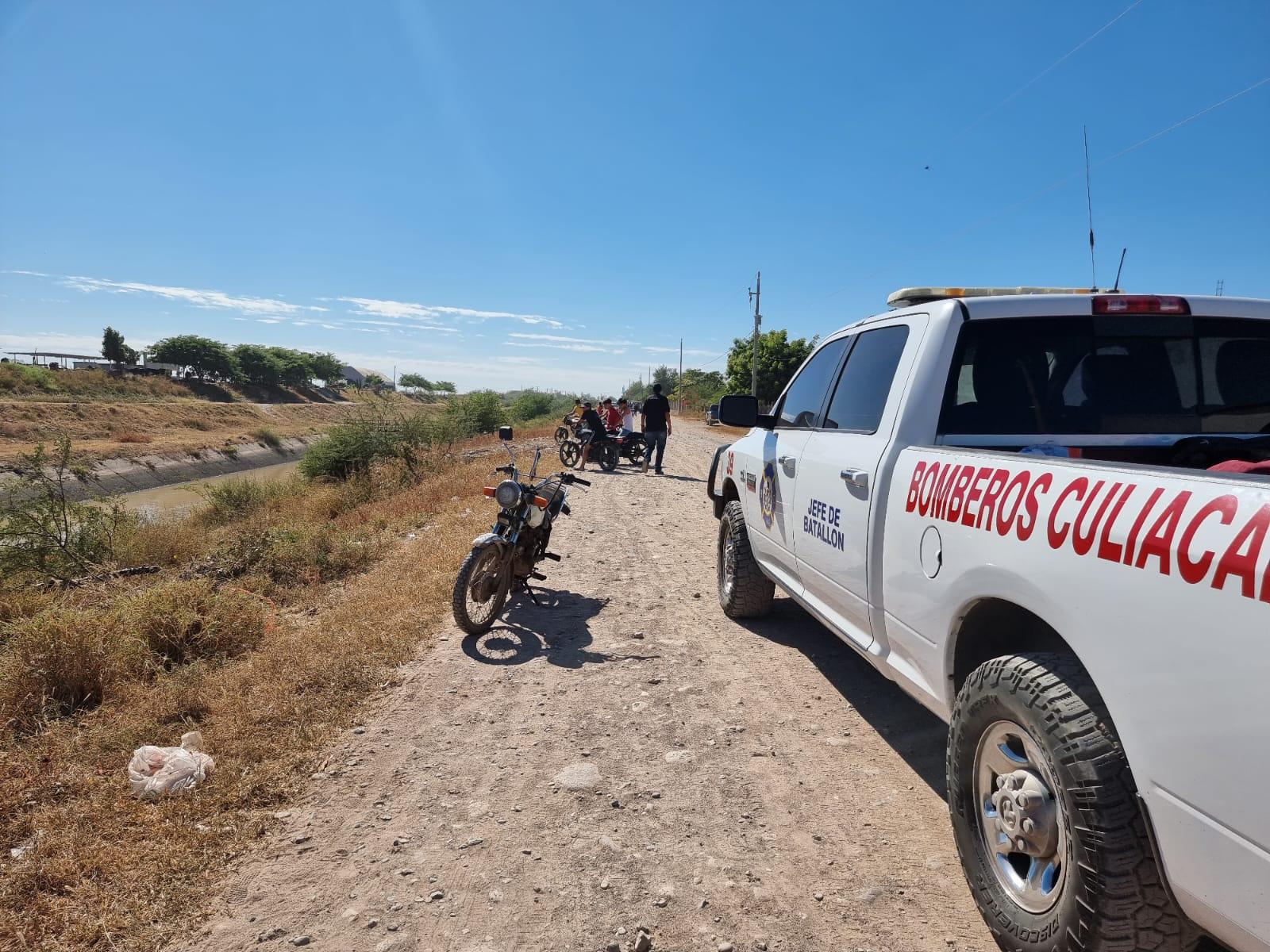 $!Una camioneta cae a un canal de riego en Quilá; hay un hombre desaparecido