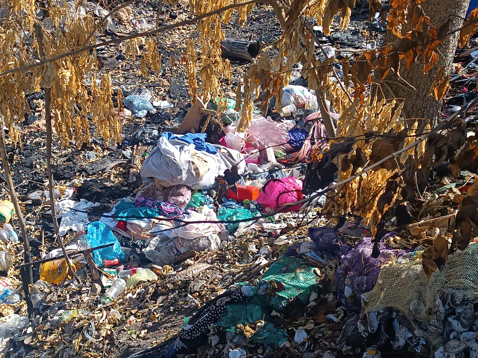 $!Estero del Infiernillo, en Mazatlán, sigue acumulando toneladas de basura