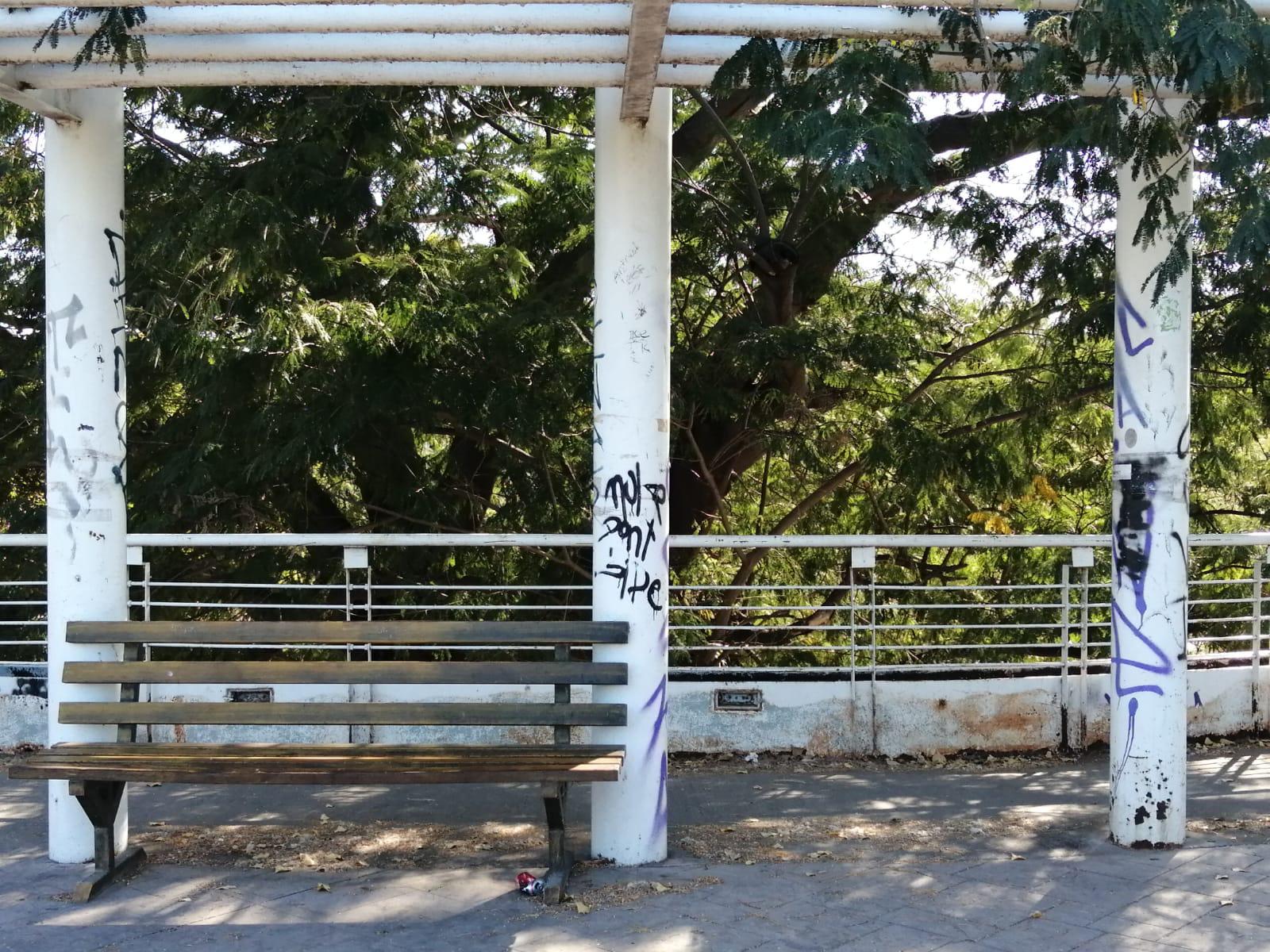 $!Puente bimodal del Parque Constitución se encuentra abandonado; deteriorado, sin iluminación y vandalizado