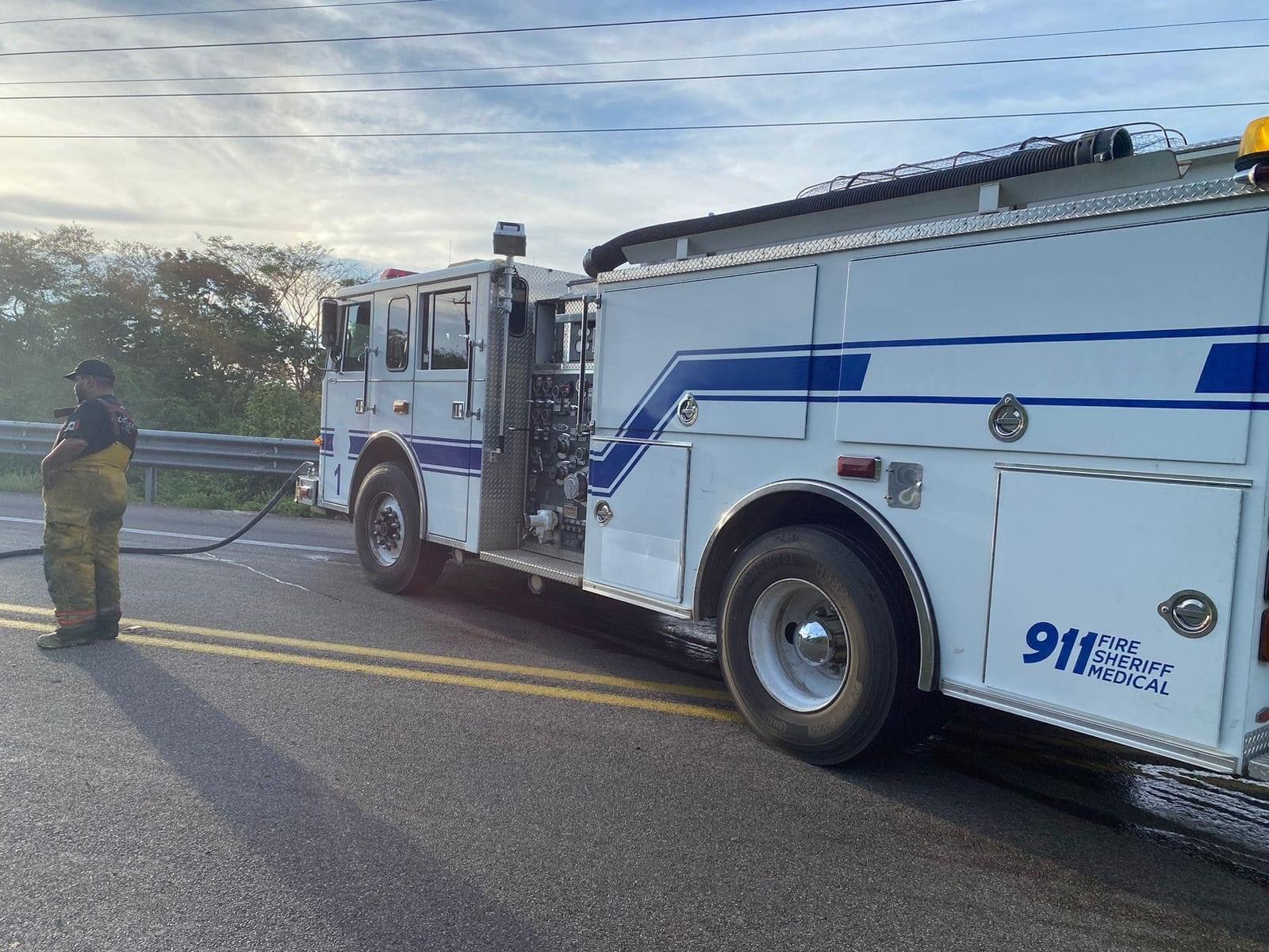 $!Se incendia camioneta cuando circulaba por la Autopista Durango-Mazatlán