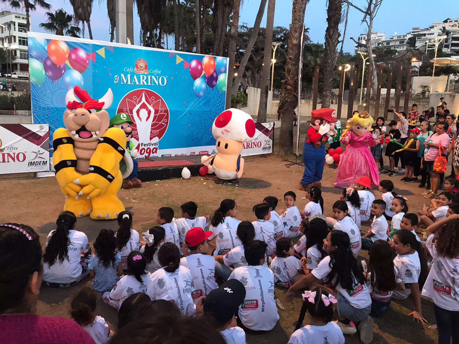 $!Festejan a niños en Festival de Yoga, en Ciudades Hermanas