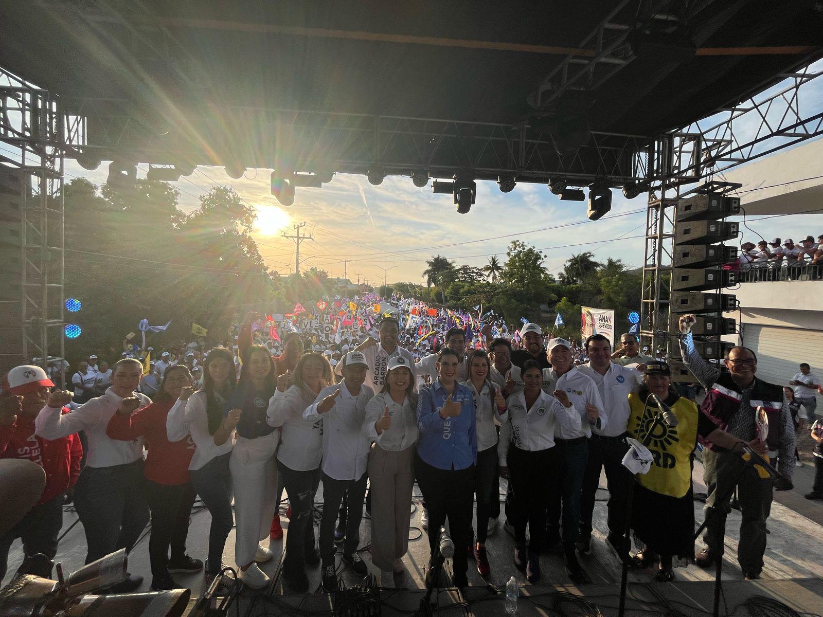 $!“Somos el rostro nuevo de Rosario”: Ana Quevedo al cerrar su campaña en Rosario