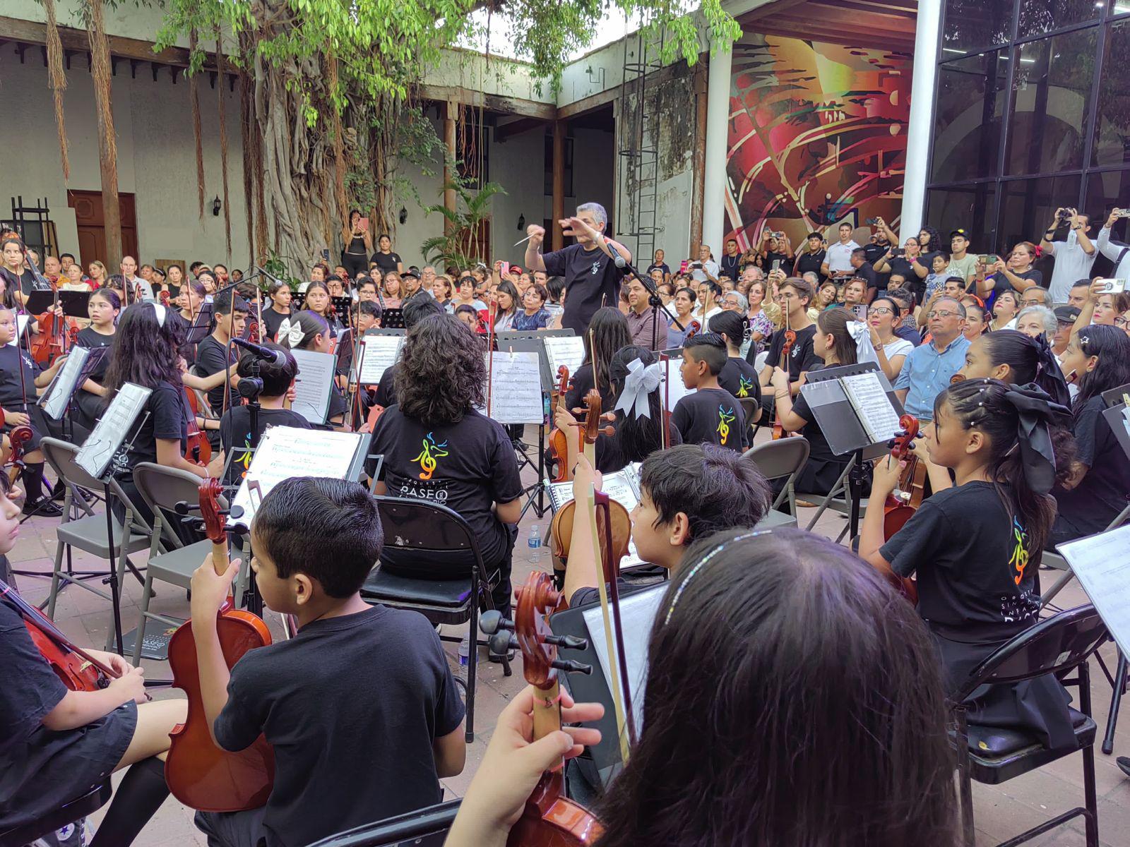 $!Los integrantes de la Orquesta Sinfónica Infantil y Juvenil “Paseo del Centenario” brindaron un exitoso concierto en su primer aniversario.