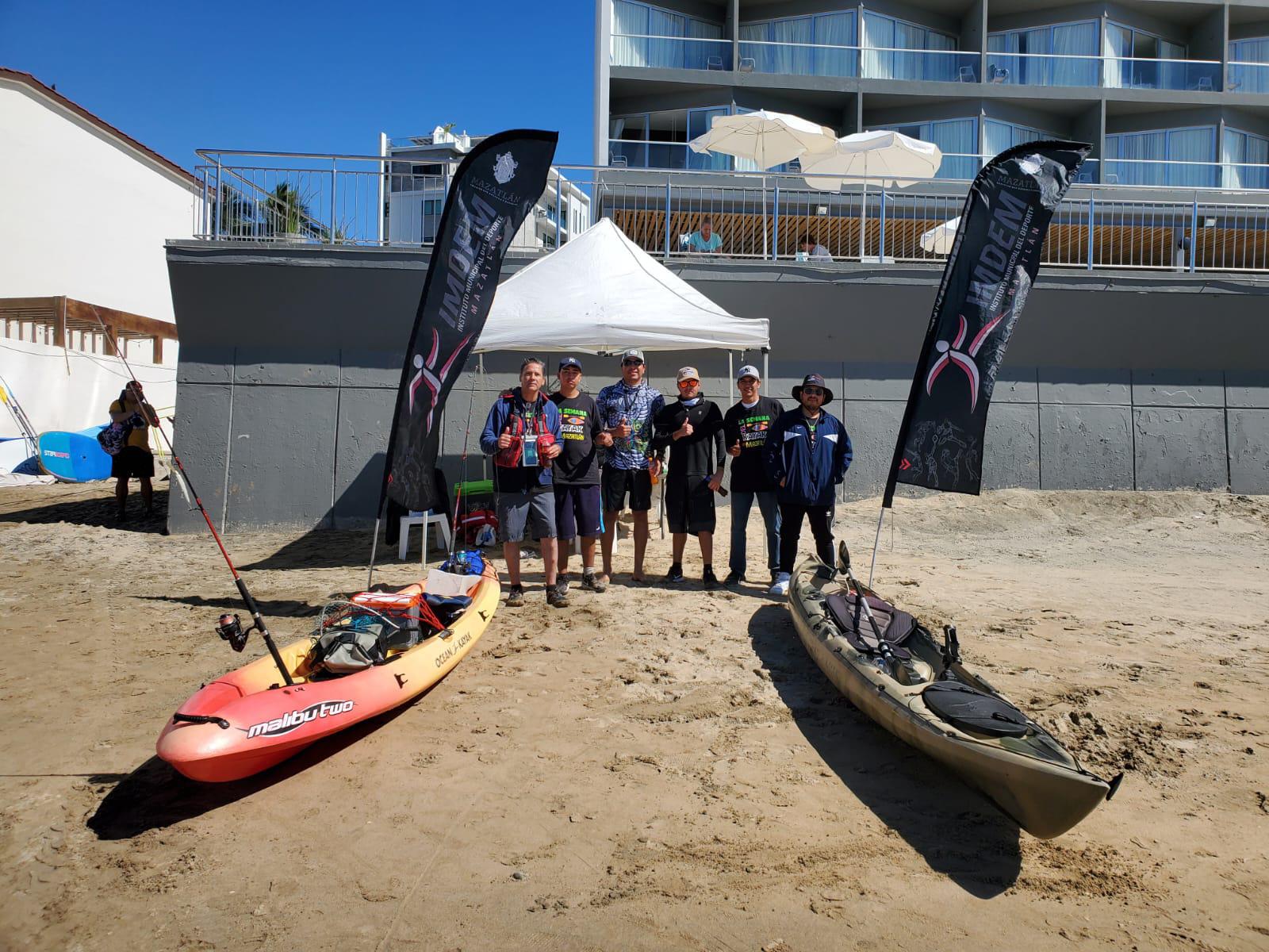 $!Disfrutan kayakistas de la pesca deportiva en mar abierto