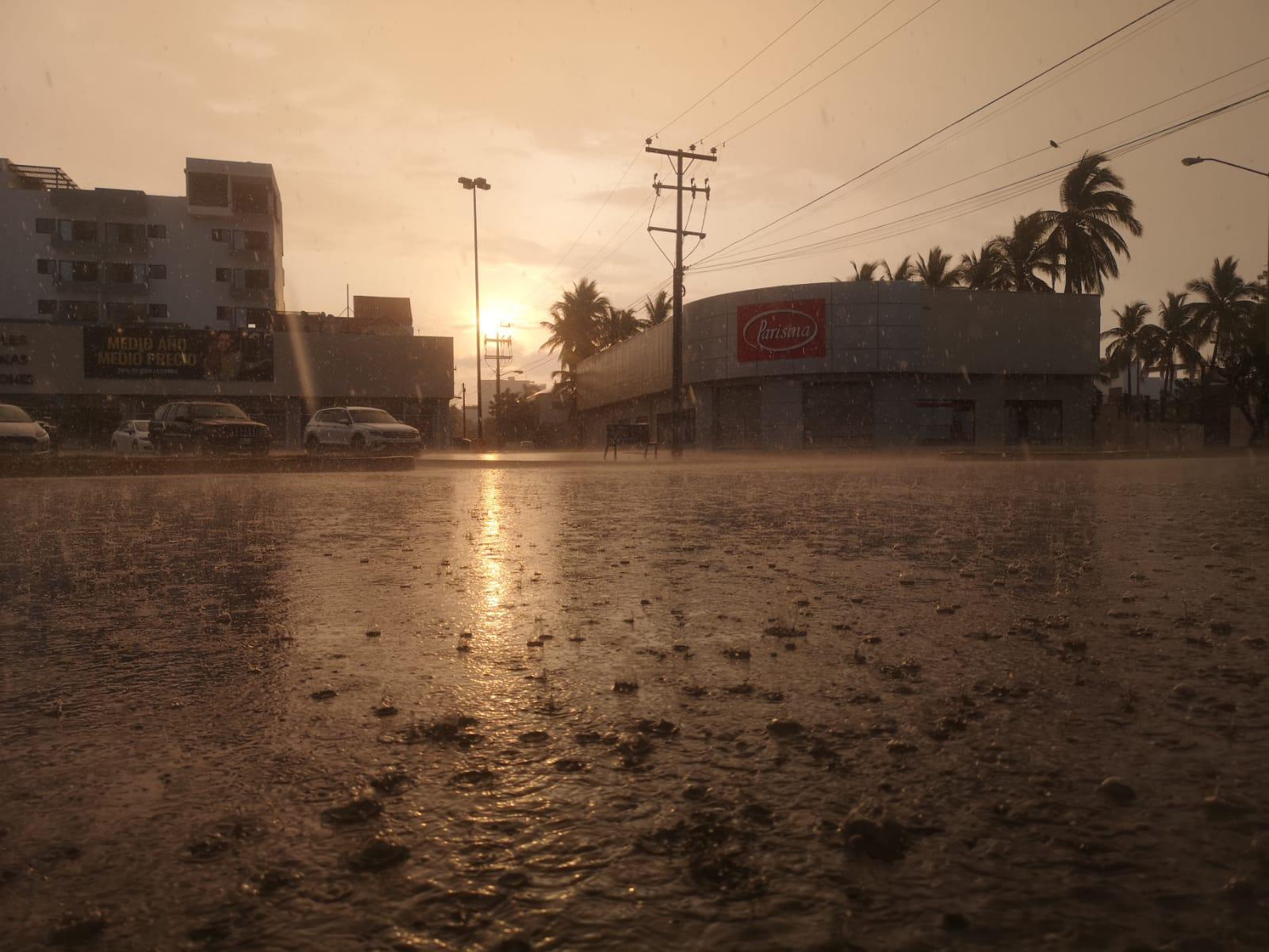 $!Amanece Mazatlán con una lluvia ligera