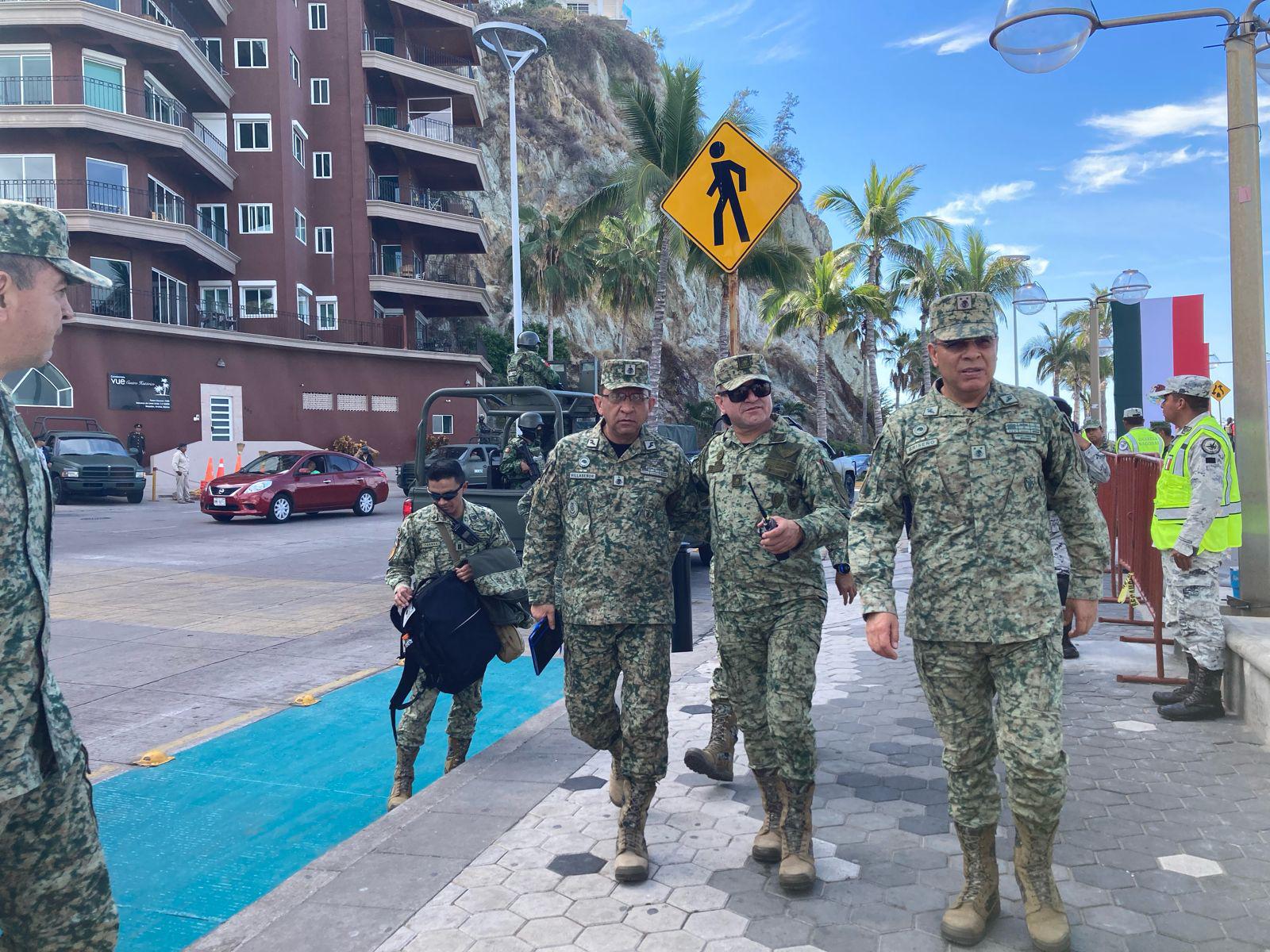 $!Alistan el escenario para el Día de la Bandera en la Sánchez Taboada; hasta cañones colocan