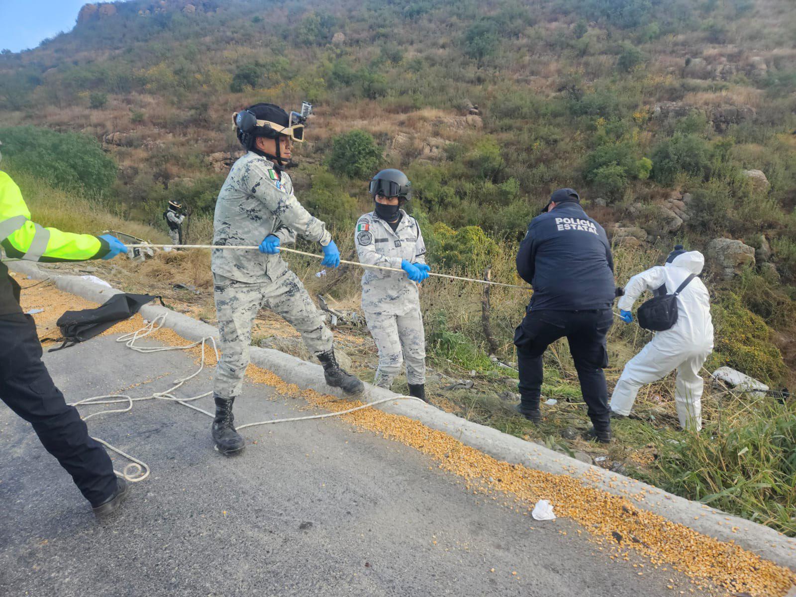 $!Autobús vuelca tras impactar tráiler en Zacatecas; hay al menos 24 muertos