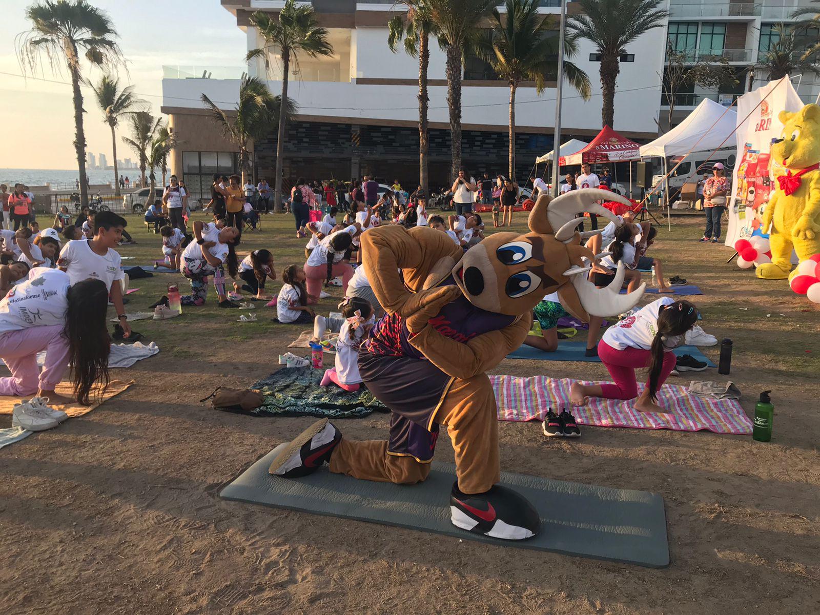 $!Festejan a niños en Festival de Yoga, en Ciudades Hermanas