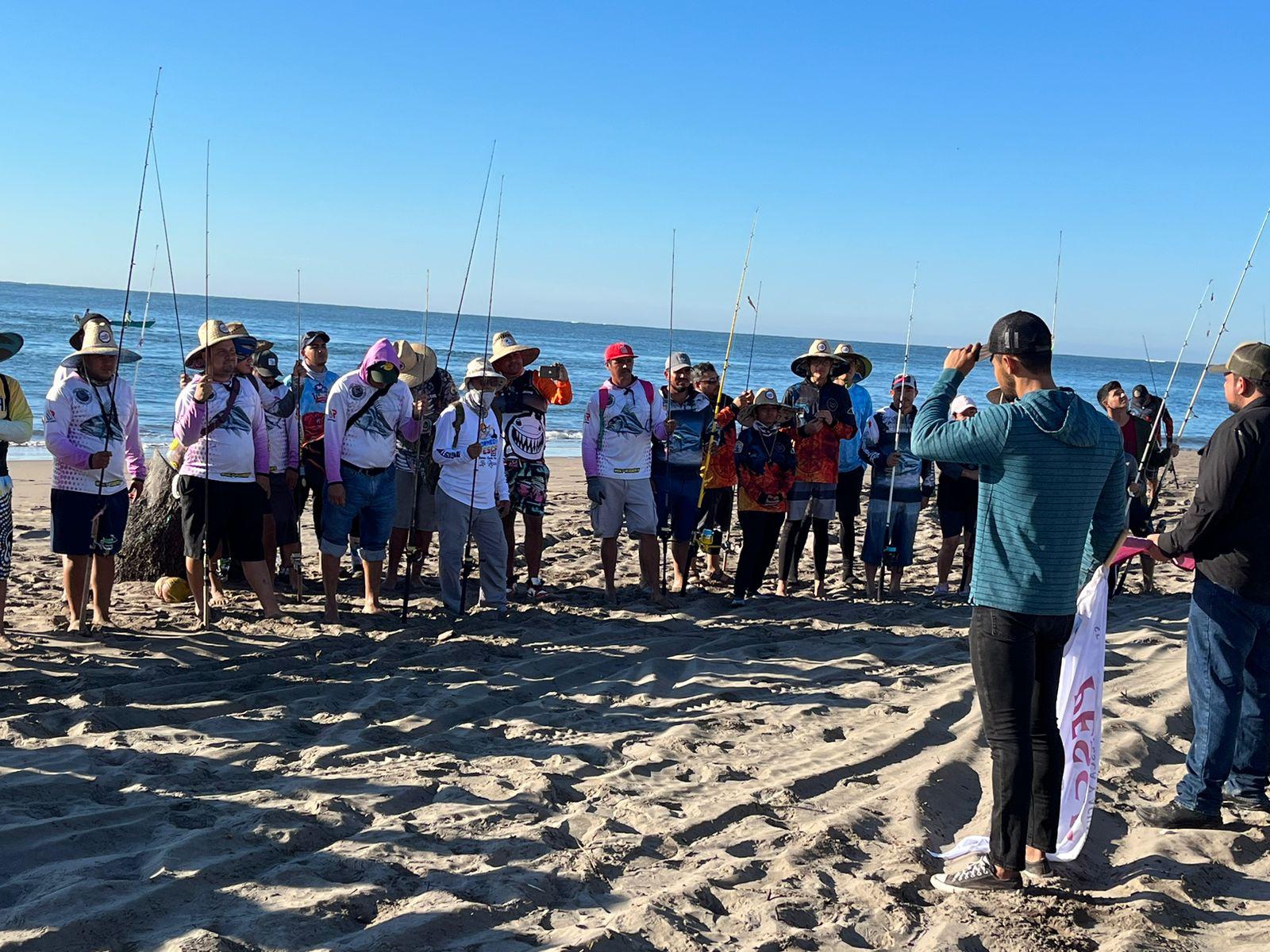 $!Renán Fausto se lleva el premio ‘gordo’ del Torneo de Pesca Familiar en Teacapán