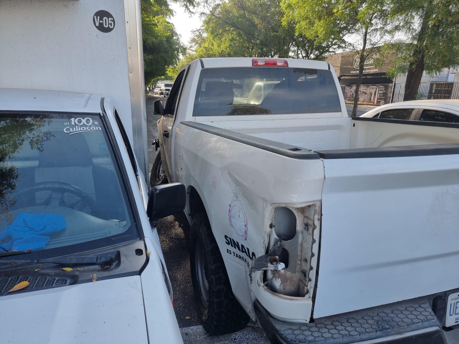 $!Chocan cuatro vehículos por el bulevar Zapata, en Culiacán