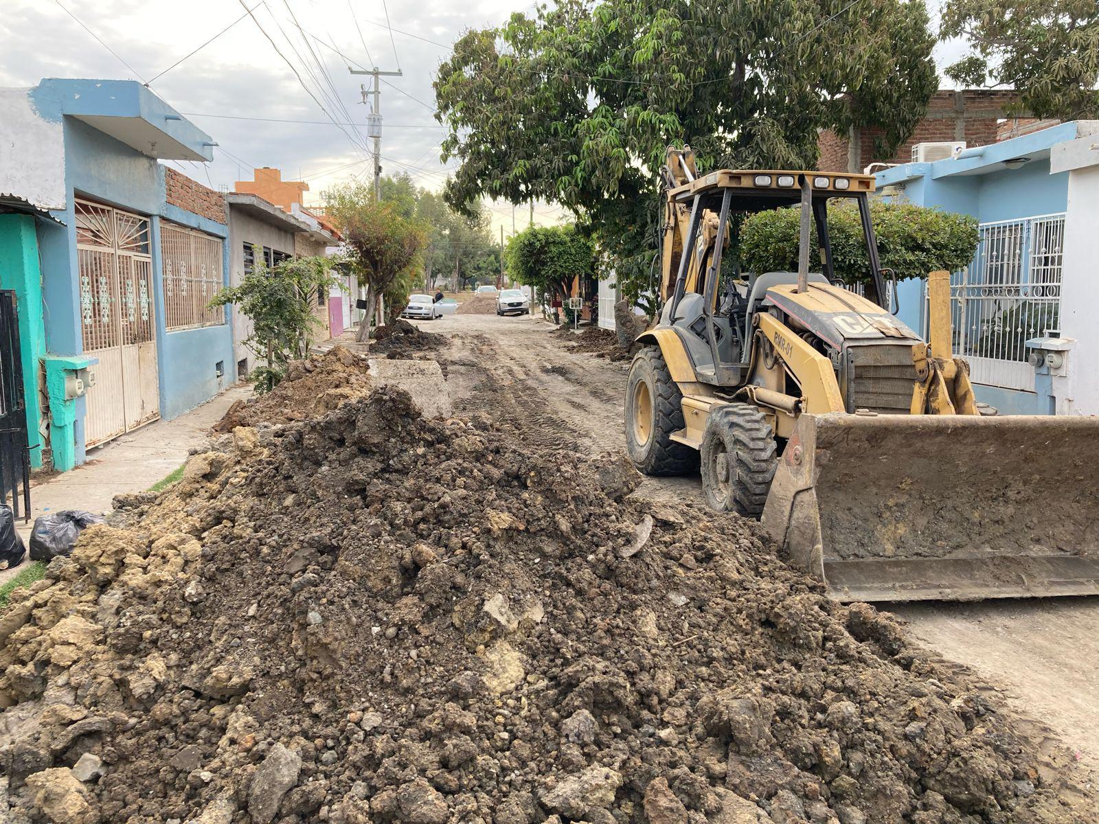 $!Supervisa Alcalde de Mazatlán avances en rehabilitación de drenaje en Hogar del Pescador