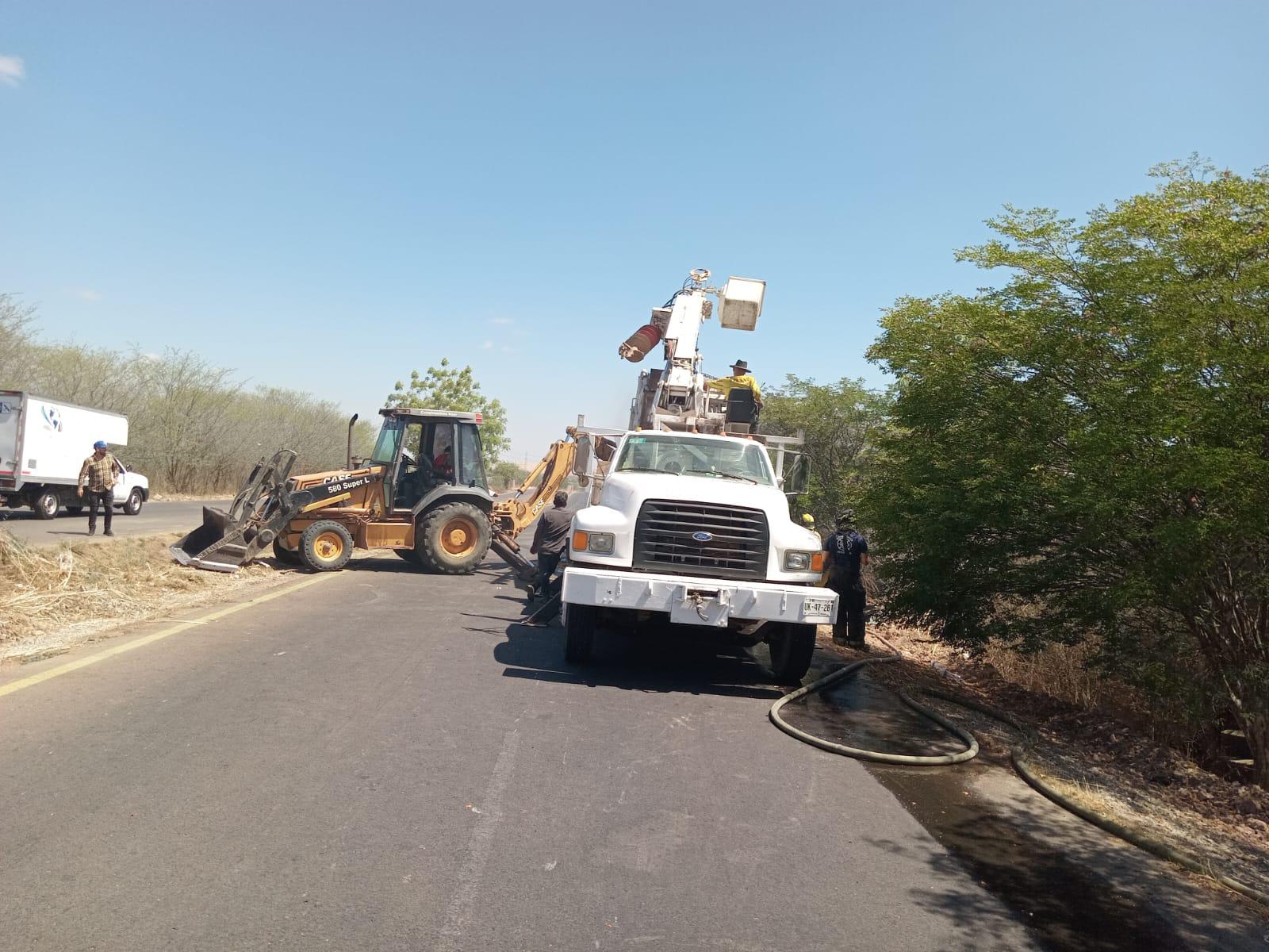 $!Se incendia camión de basura a la altura de La Primavera en Culiacán