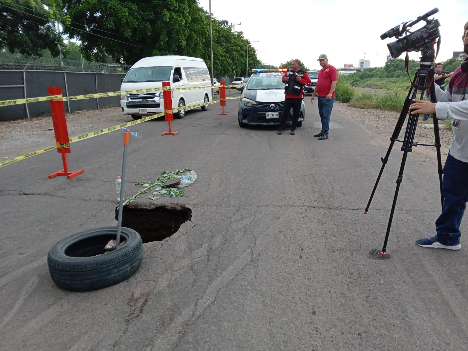 $!Otra tubería de JAPAC que ‘truena’ ocasiona segundo socavón en Culiacán