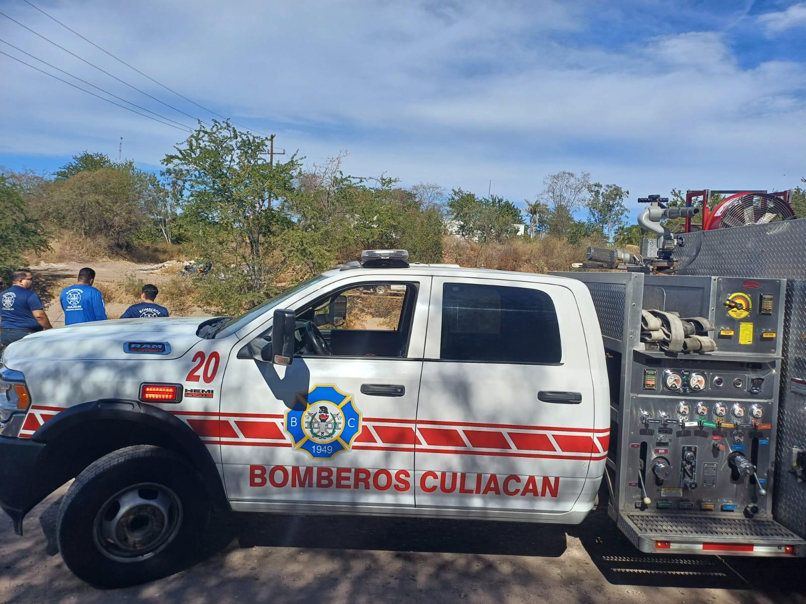 $!Encuentran vehículo hundido en un canal del ejido Huizaches, en el sur de Culiacán