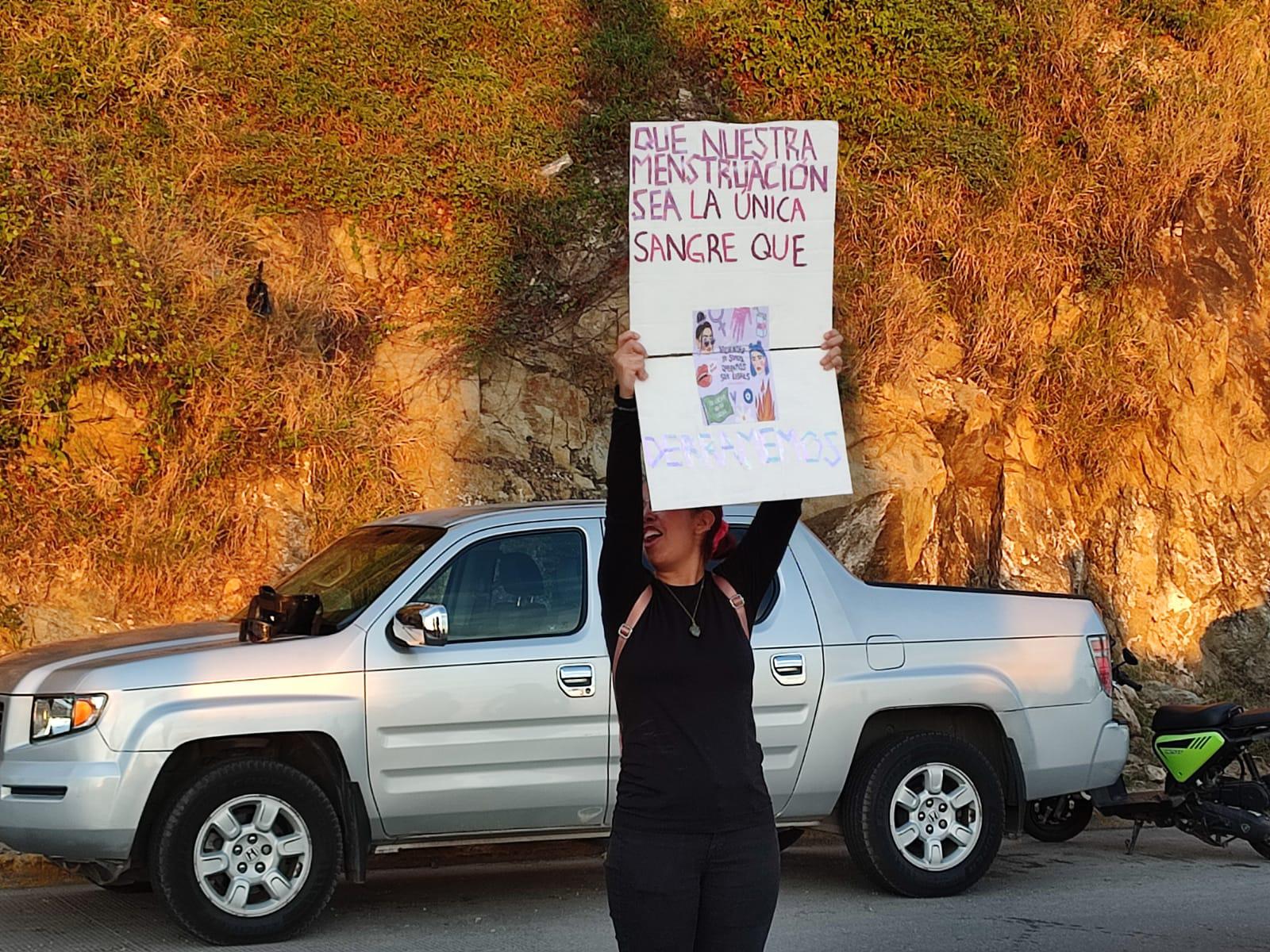 $!Pintan, marchan y gritan por el 25N las colectivas feministas en Mazatlán