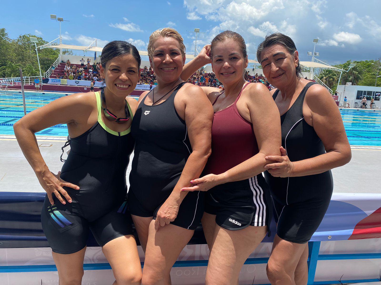 $!Mazatlecos vuelven a subir al podio, en Nacional Máster de Natación