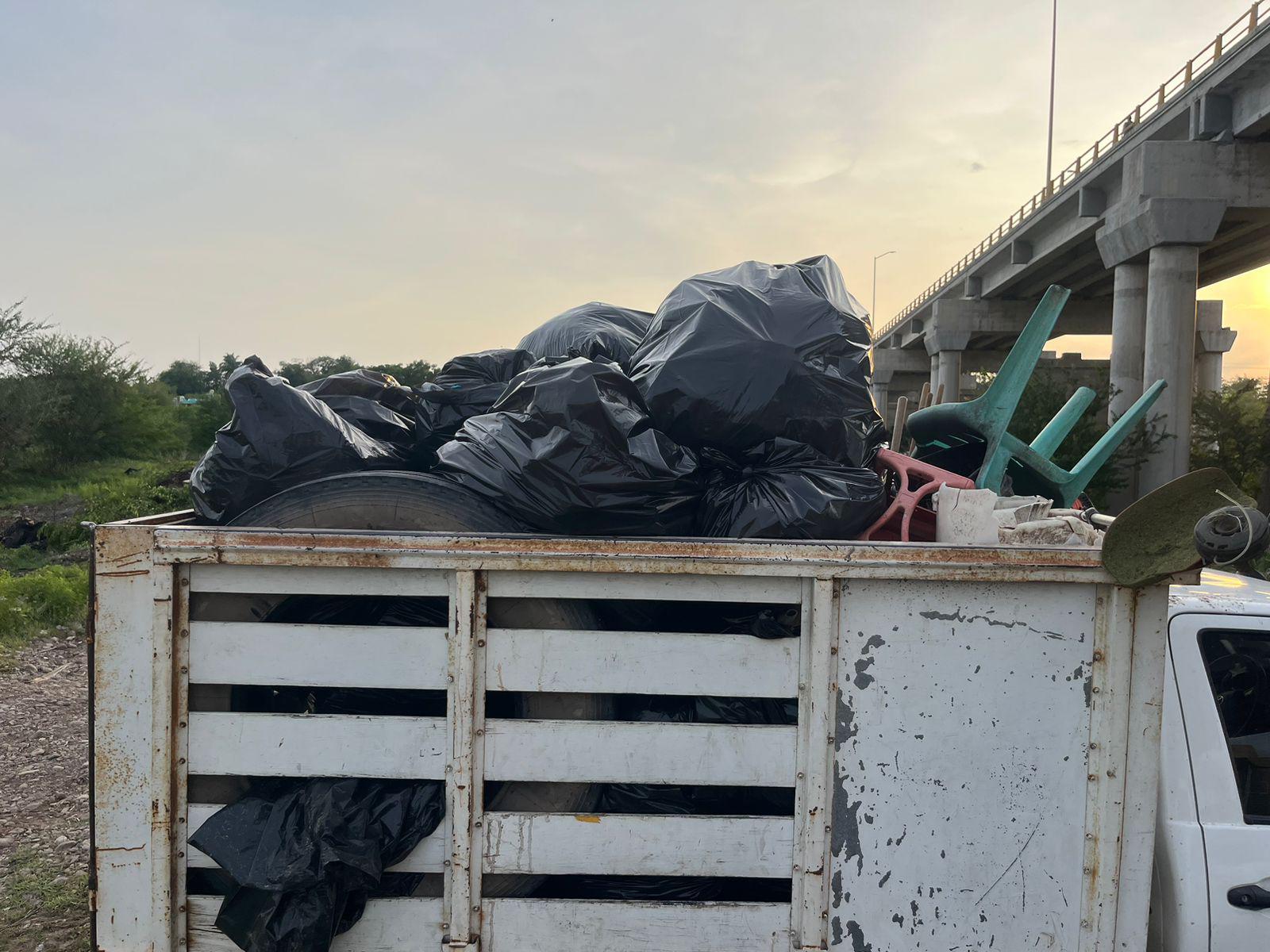 $!Recogen 20 toneladas de basura del río Baluarte, a la altura de la cabecera municipal