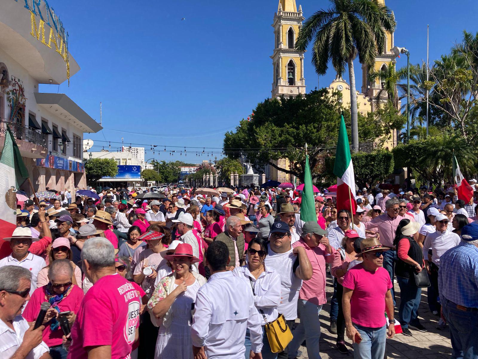 $!En Mazatlán piden elecciones libres y celebran mitin en la Plazuela República