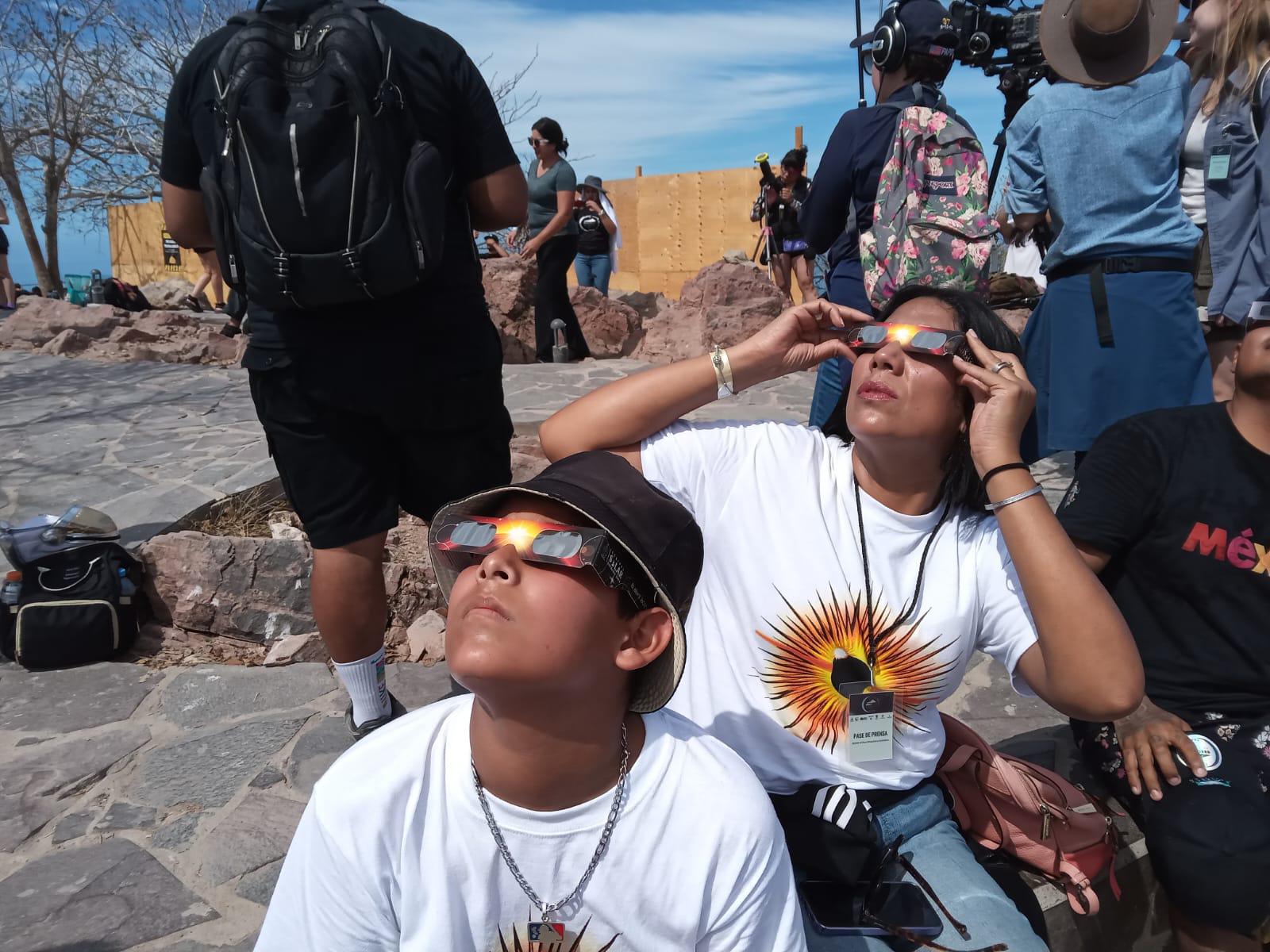 $!Cautiva y emociona el Eclipse Total de Sol a miles en Mazatlán