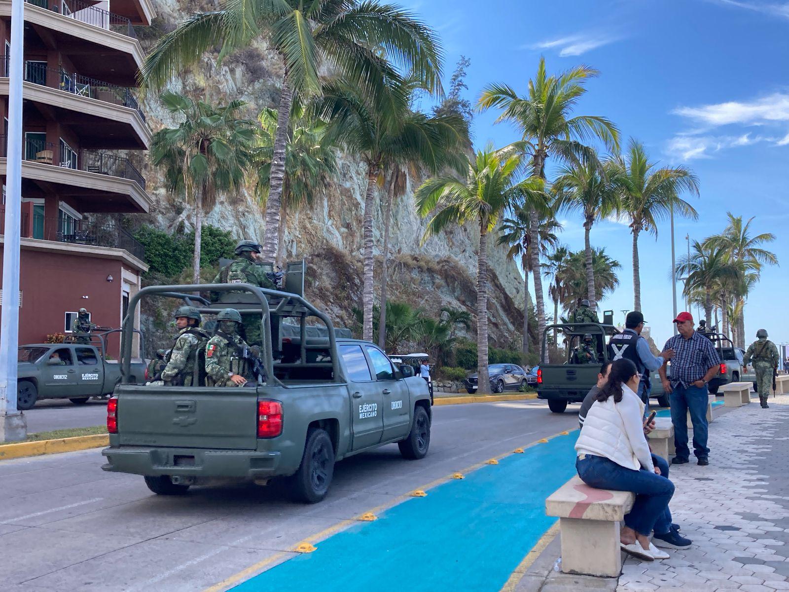 $!Alistan el escenario para el Día de la Bandera en la Sánchez Taboada; hasta cañones colocan