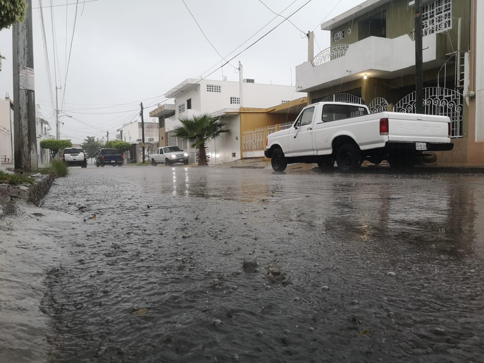 $!Caen intensas lluvias en Mazatlán y ponen en alerta a vecinos de zonas bajas