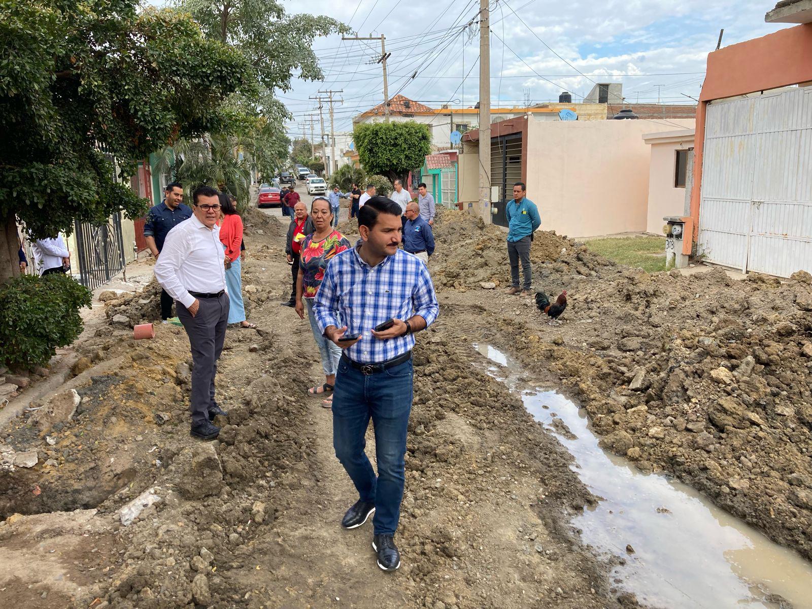 $!Supervisa Alcalde de Mazatlán avances en rehabilitación de drenaje en Hogar del Pescador