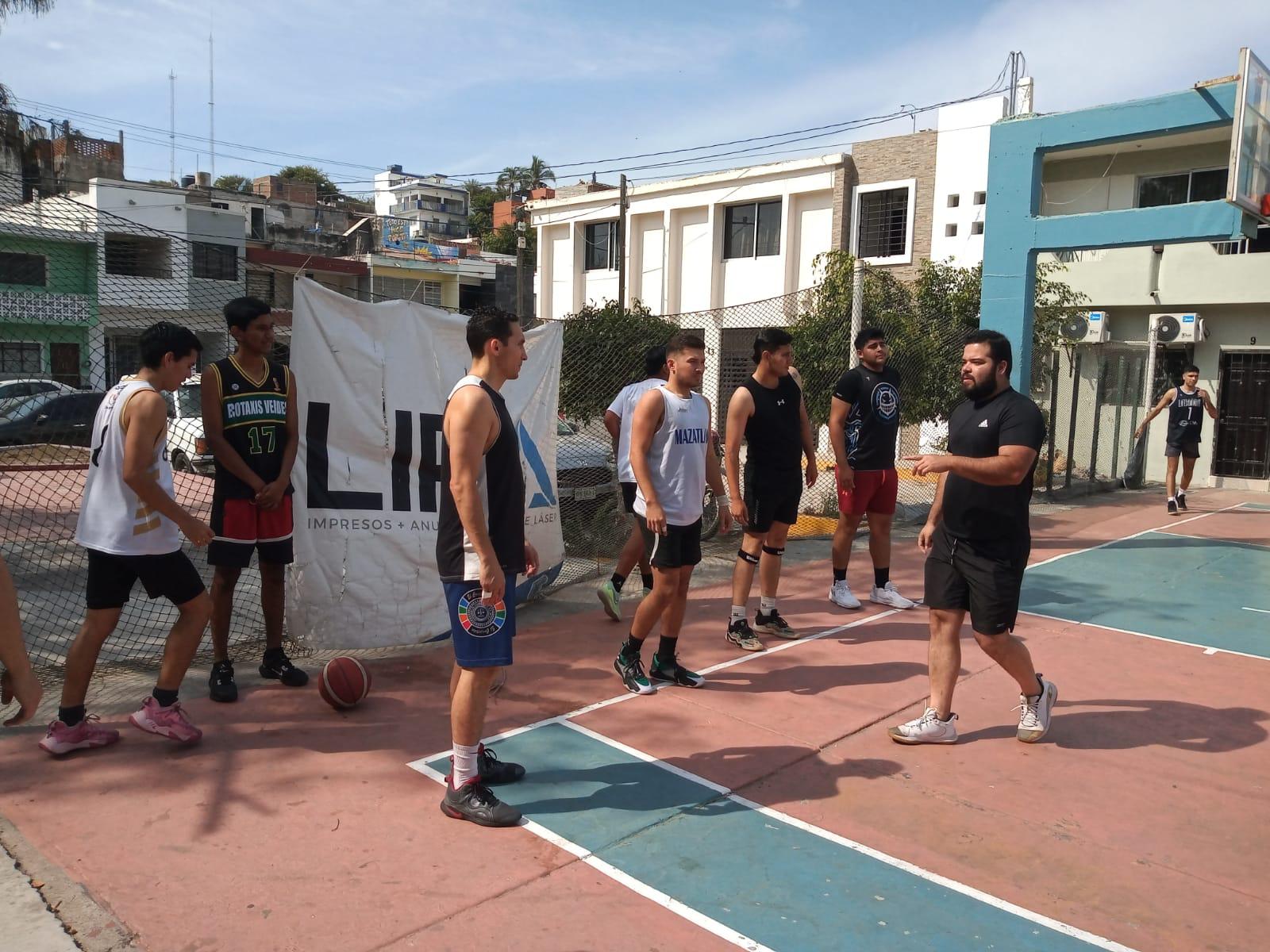 $!Piratas Basketball realiza pretemporada en cancha Ángel Flores