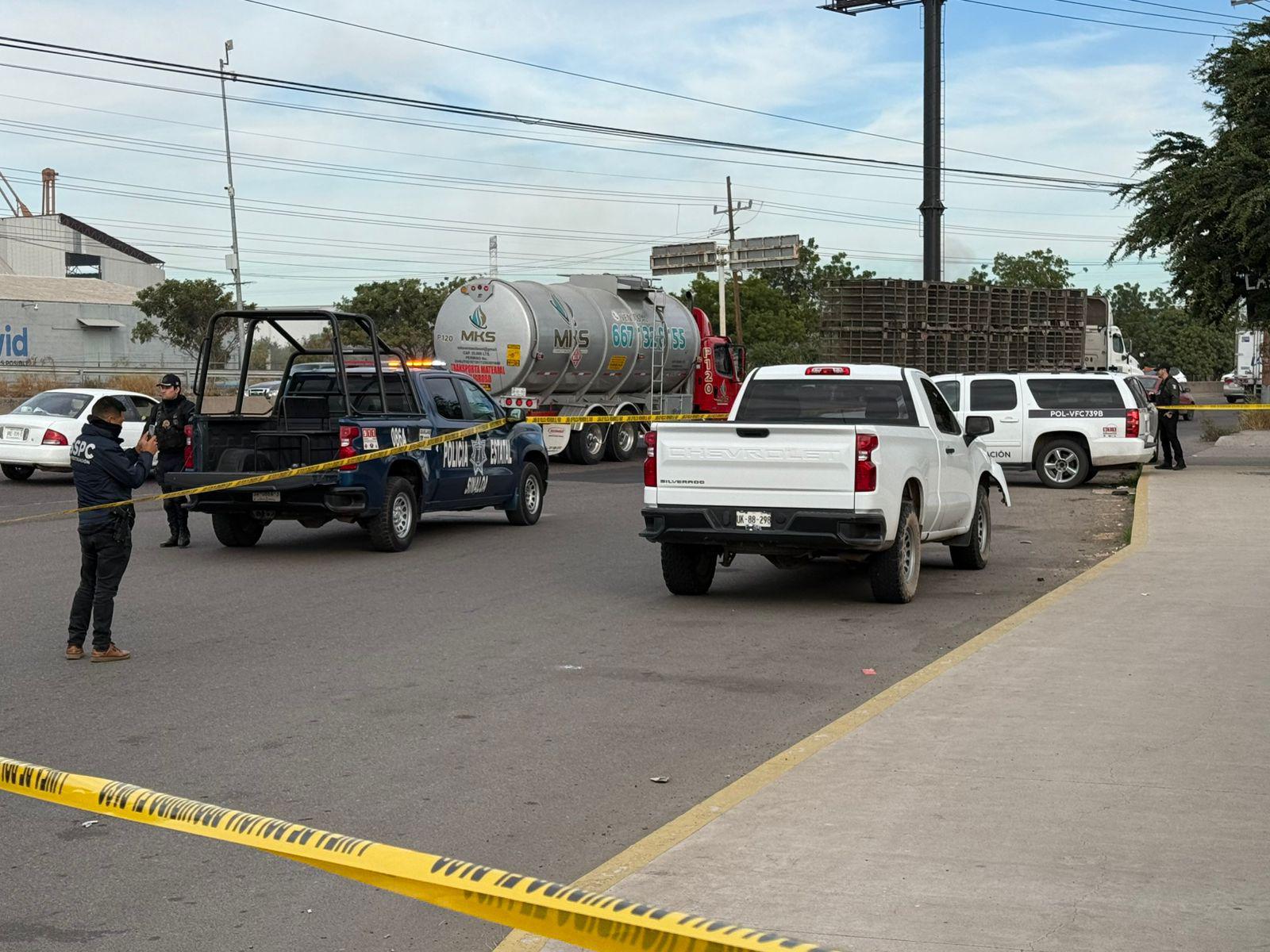 $!Hallan camioneta abandonada en centro comercial; es la que despojaron a la víctima del Walmart 68