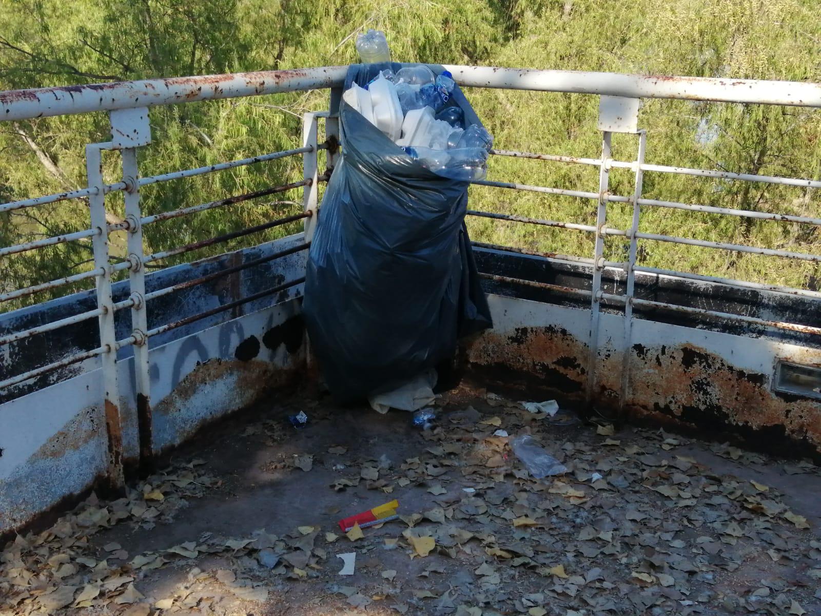 $!Puente bimodal del Parque Constitución se encuentra abandonado; deteriorado, sin iluminación y vandalizado