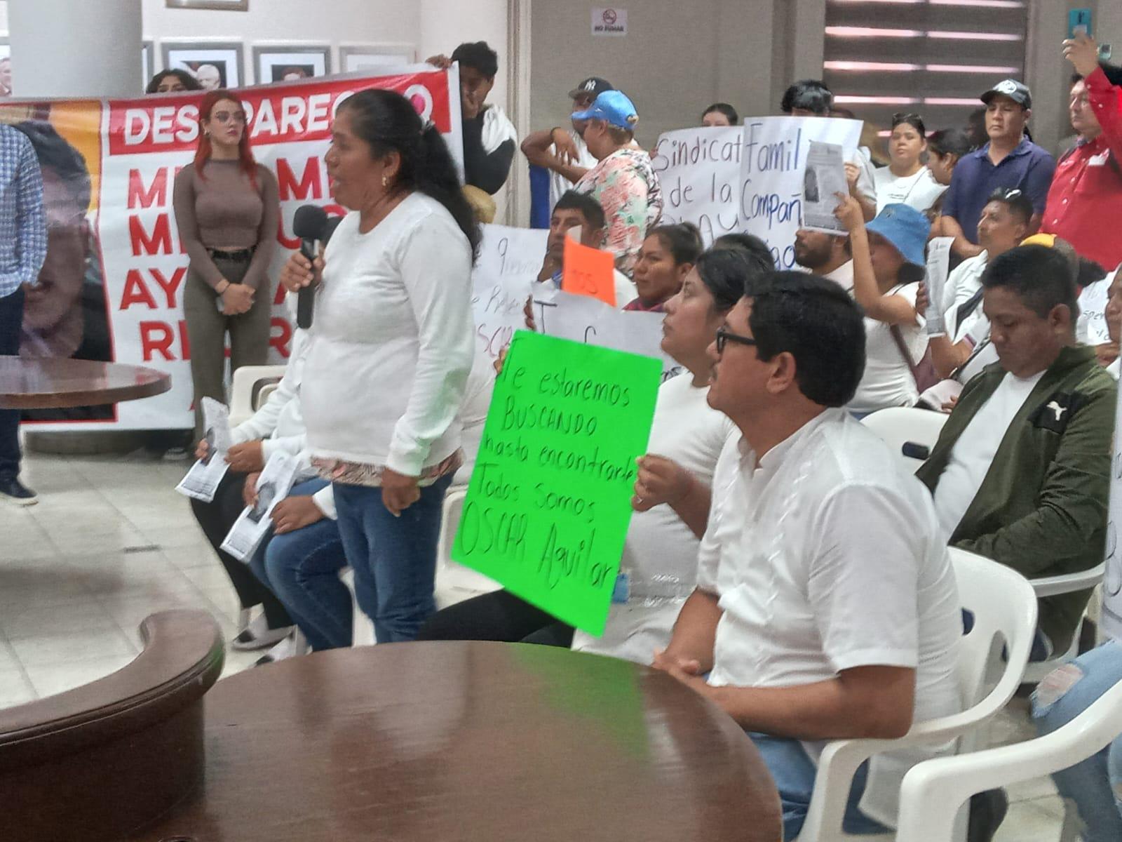 $!Evade Alcaldesa de Mazatlán atender protesta que exige hallar a Óscar