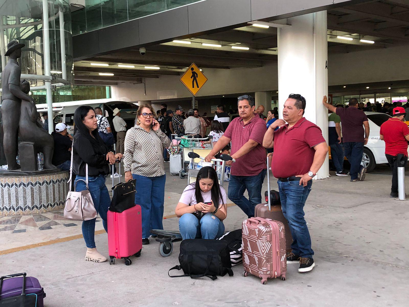 $!Por bloqueo en el Aeropuerto de Culiacán, piden no acudir a las instalaciones