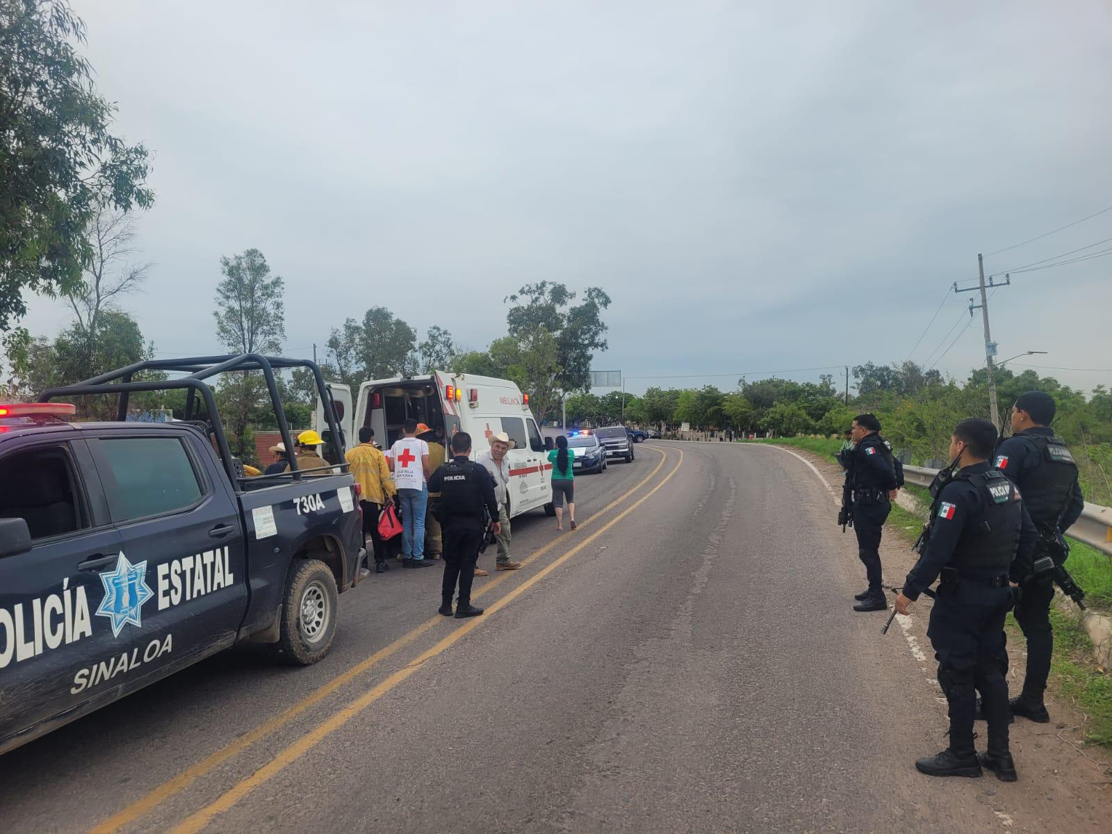 $!Conductora queda prensada tras choque contra muro de contención en La Cruz de Elota