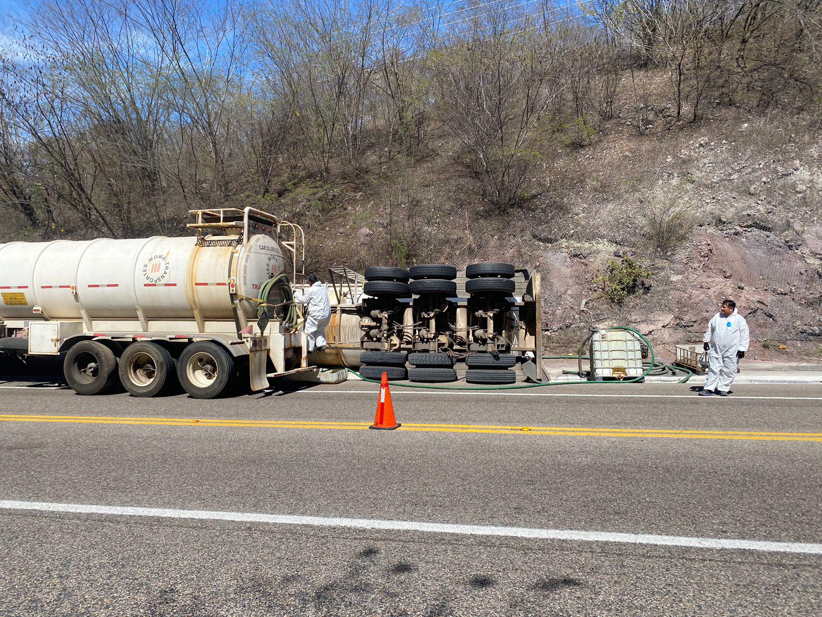 $!Casi 20 horas para controlar contingencia en la carretera Durango-Mazatlán: Bomberos