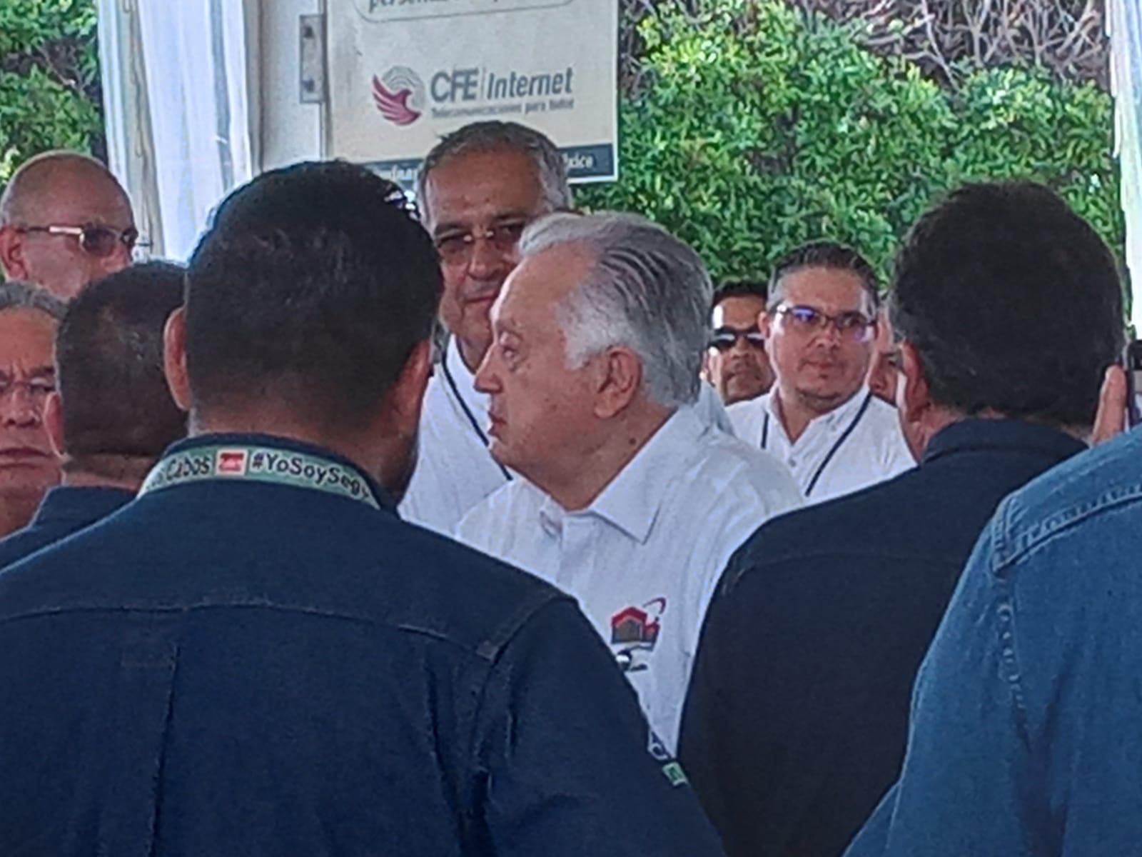 $!Manuel Bartlett, director de la CFE, llega a la Termoeléctrica de Mazatlán