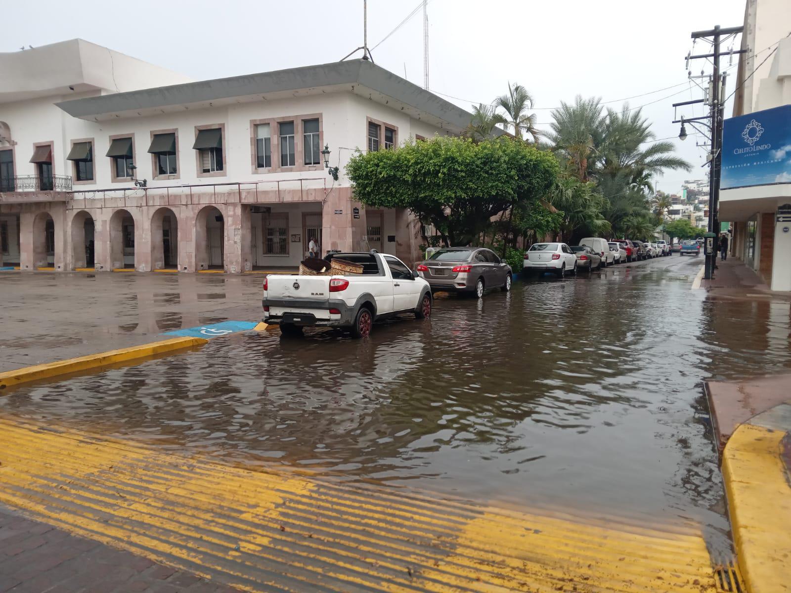 $!Provoca apagones y encharcamientos tormenta registrada en Mazatlán