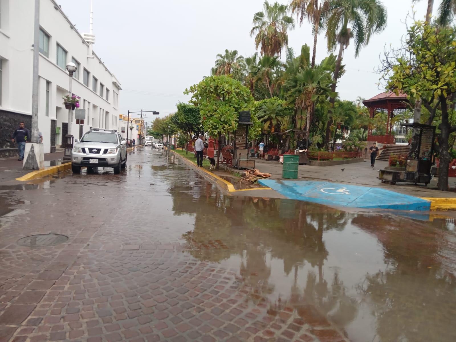 $!Provoca apagones y encharcamientos tormenta registrada en Mazatlán