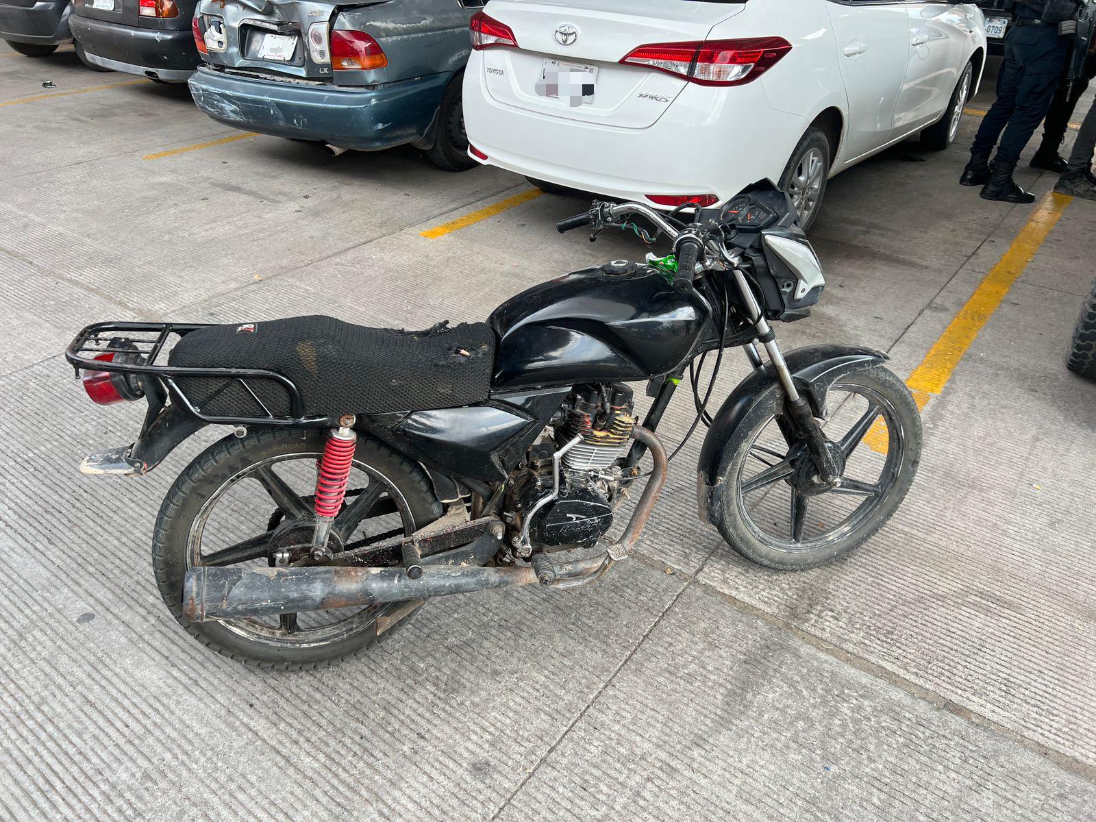 $!Detienen en Culiacán a motociclista con droga