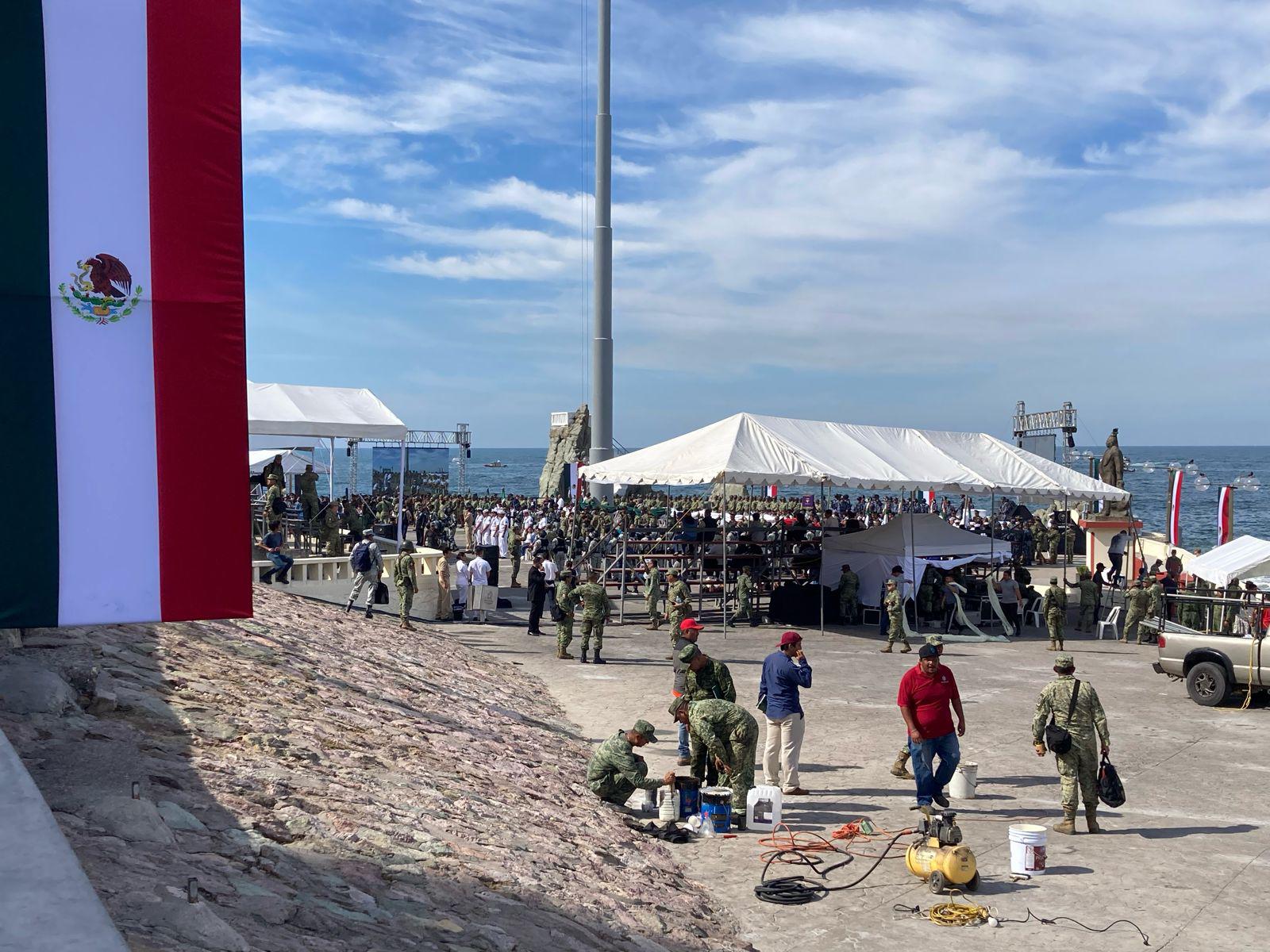 $!Alistan el escenario para el Día de la Bandera en la Sánchez Taboada; hasta cañones colocan