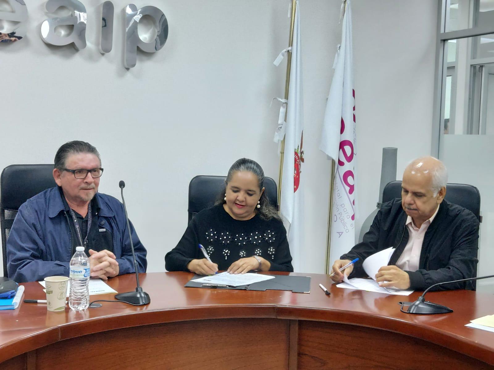 $!Firman periodistas convenio de colaboración en Culiacán